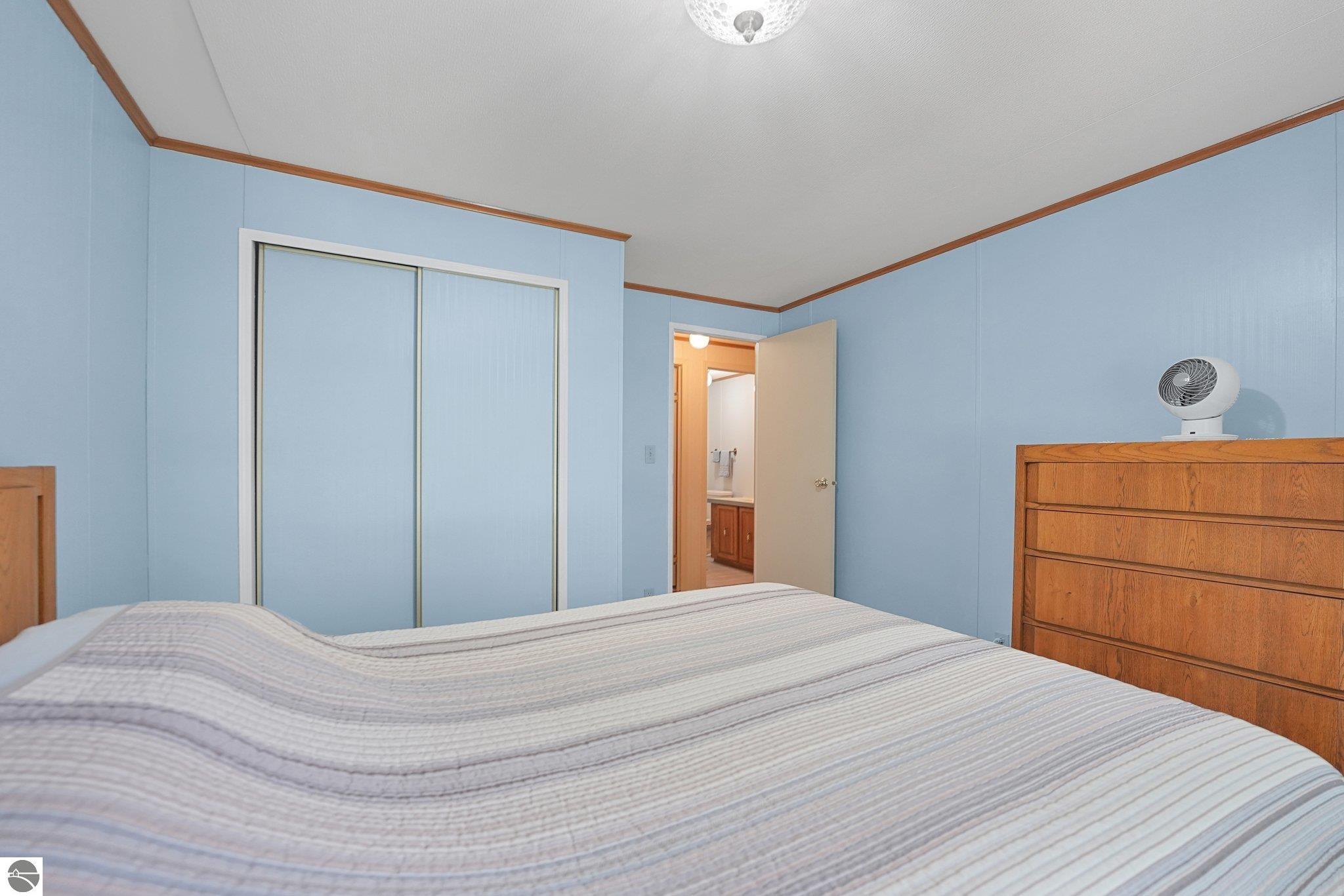 13035 N Forest Beach Shores