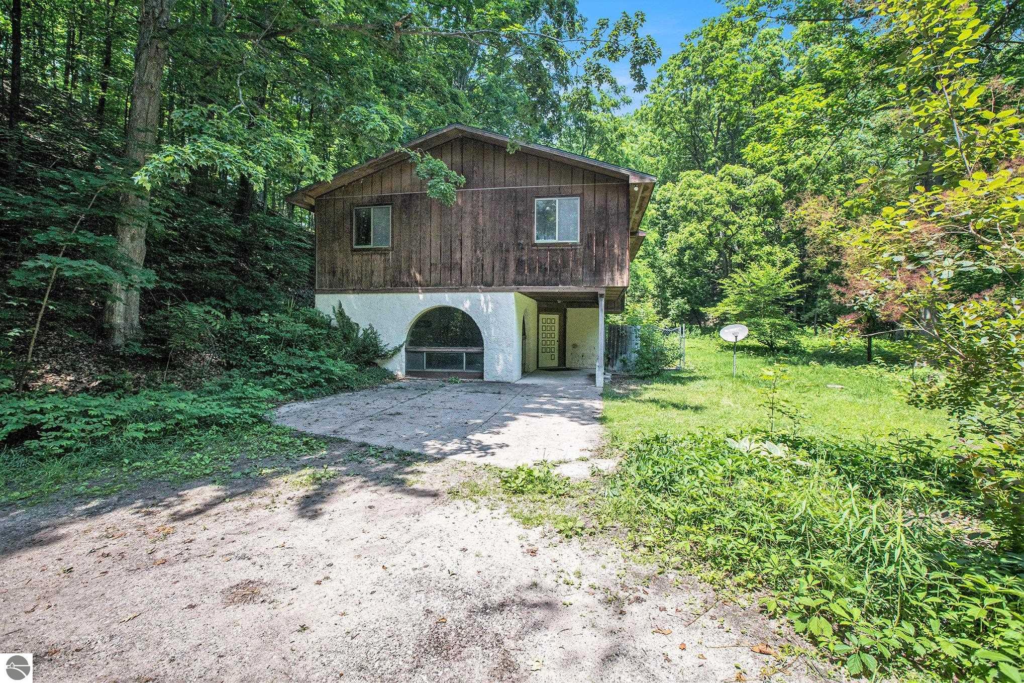 5457 N Manitou Trail