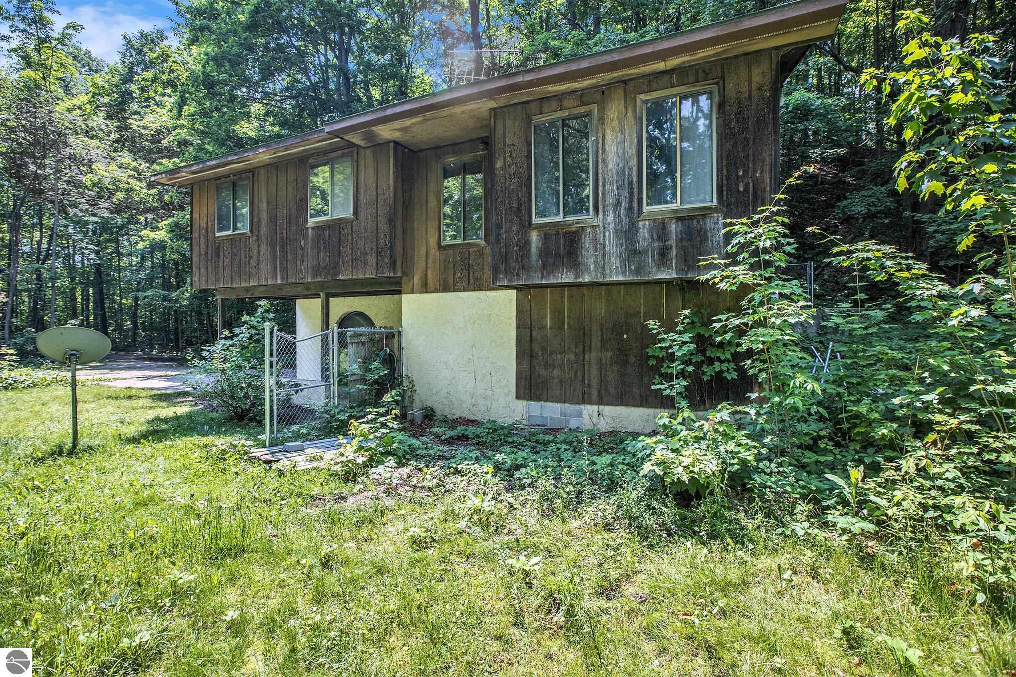5457 N Manitou Trail