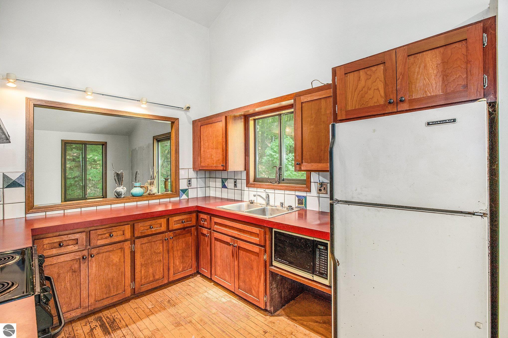 5457 N Manitou Trail
