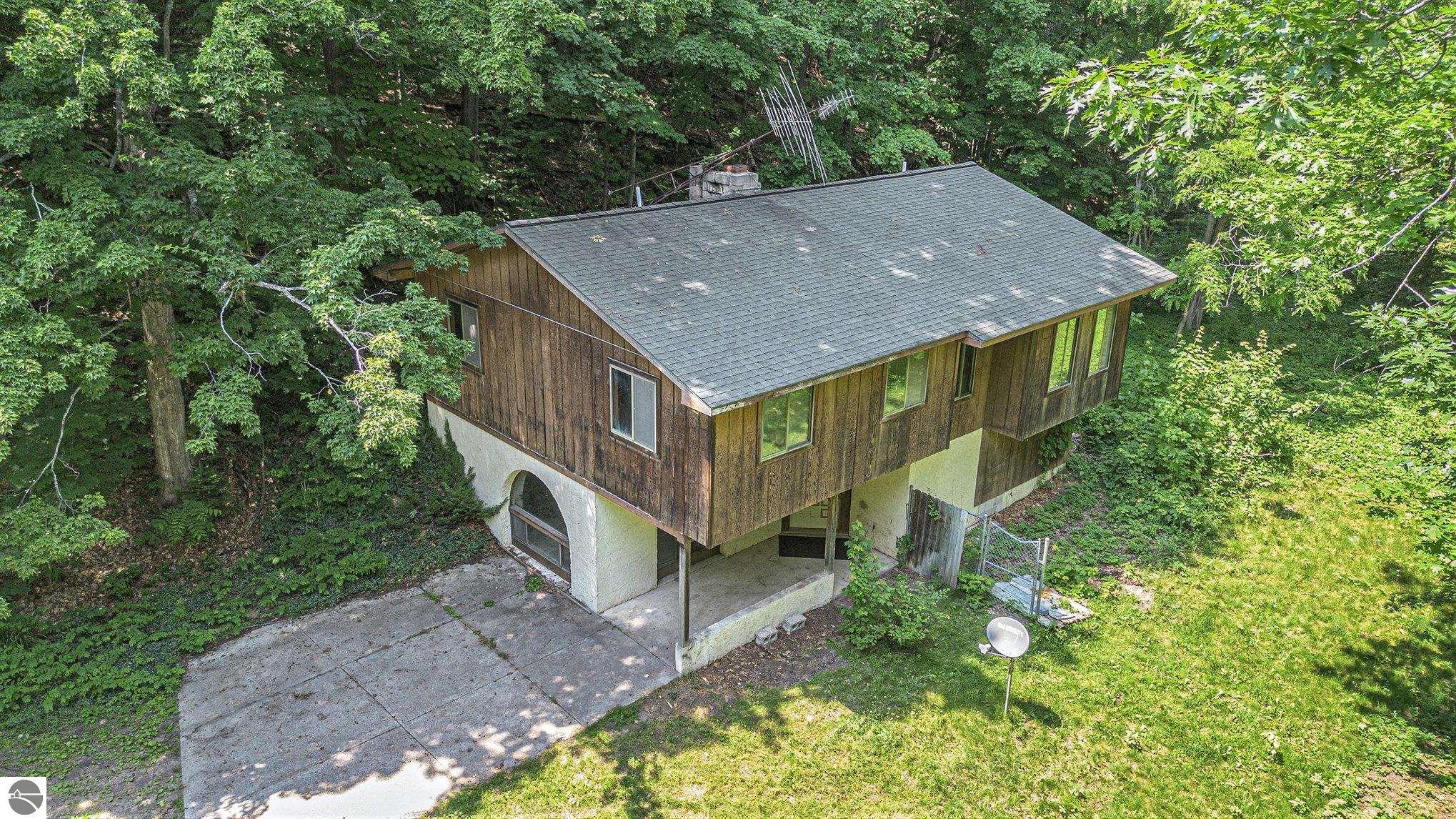 5457 N Manitou Trail