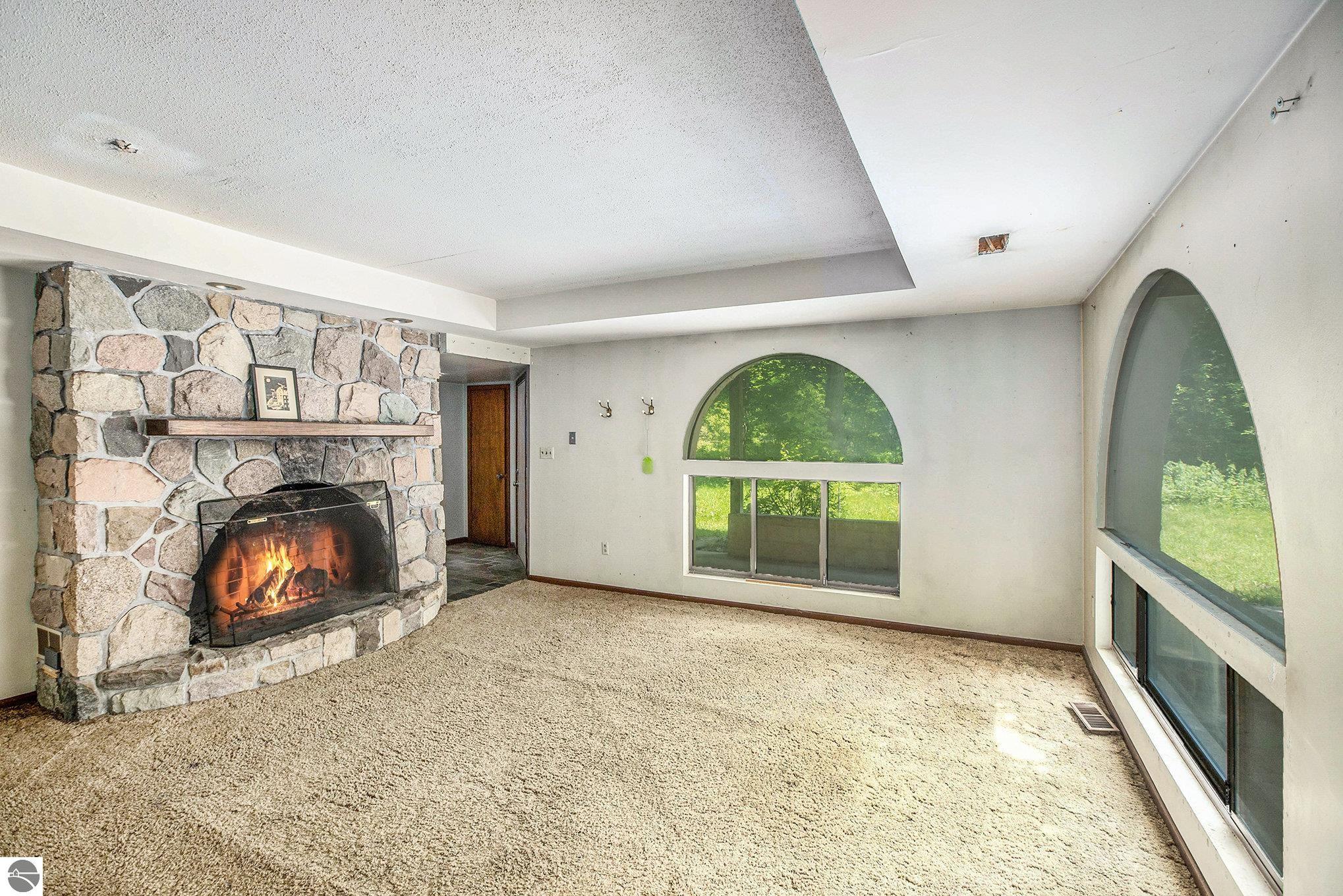 5457 N Manitou Trail