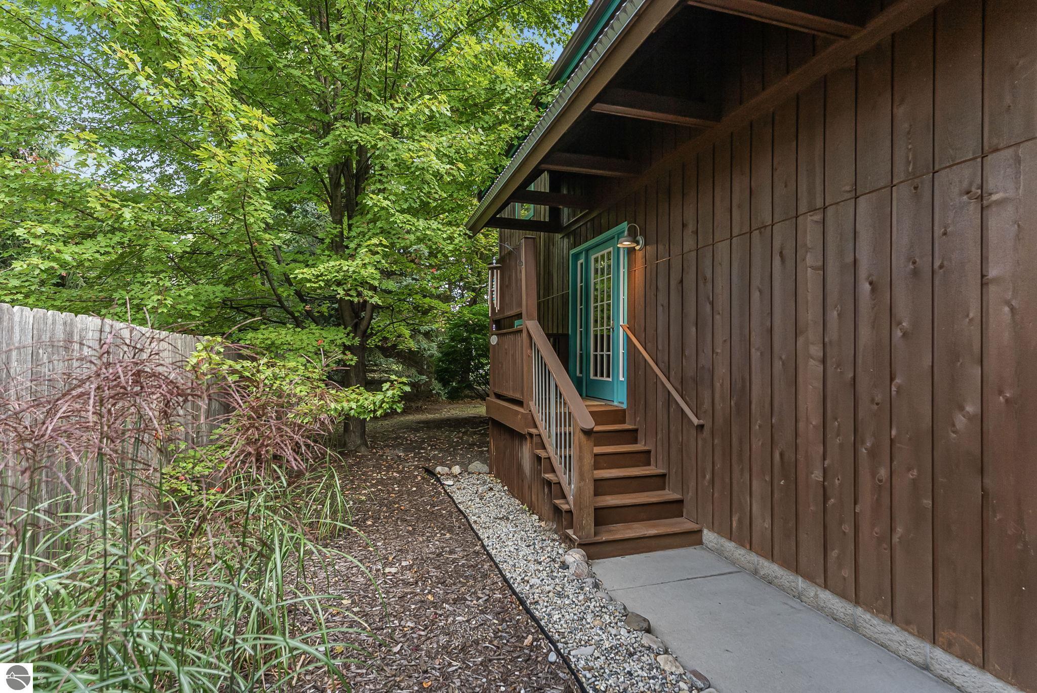 525 E Oak