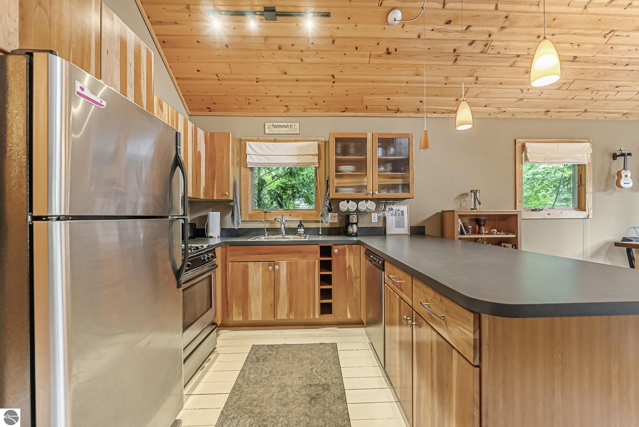 525 E Oak