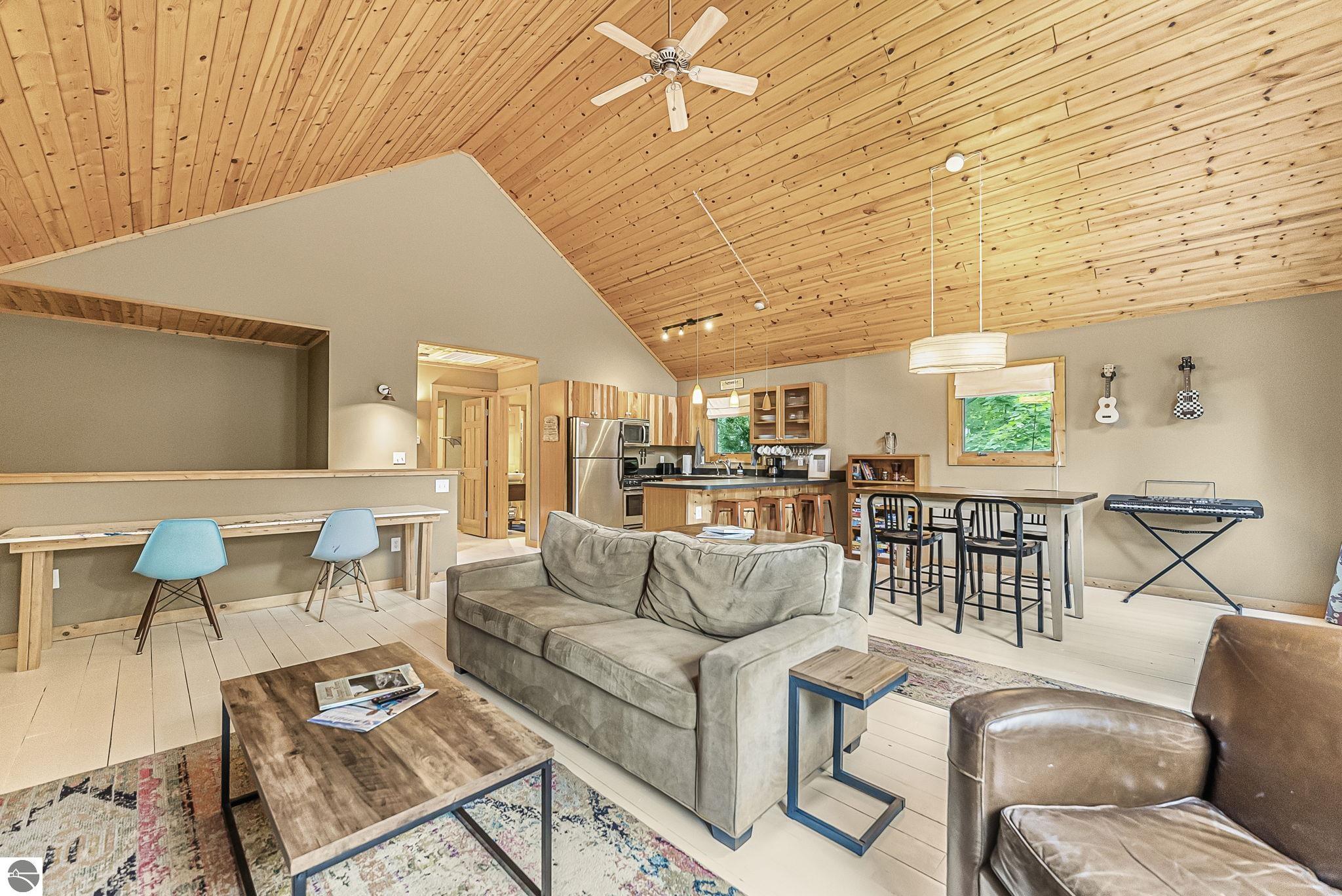525 E Oak