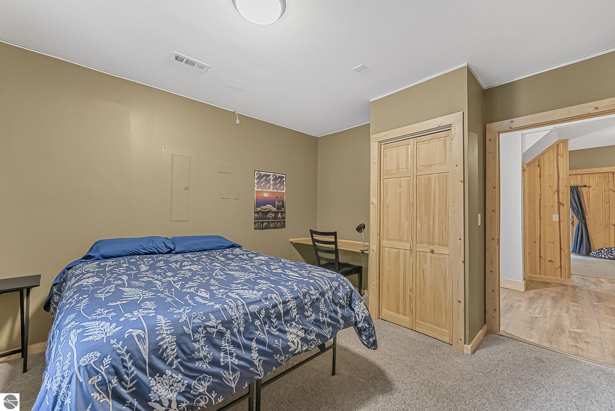 525 E Oak