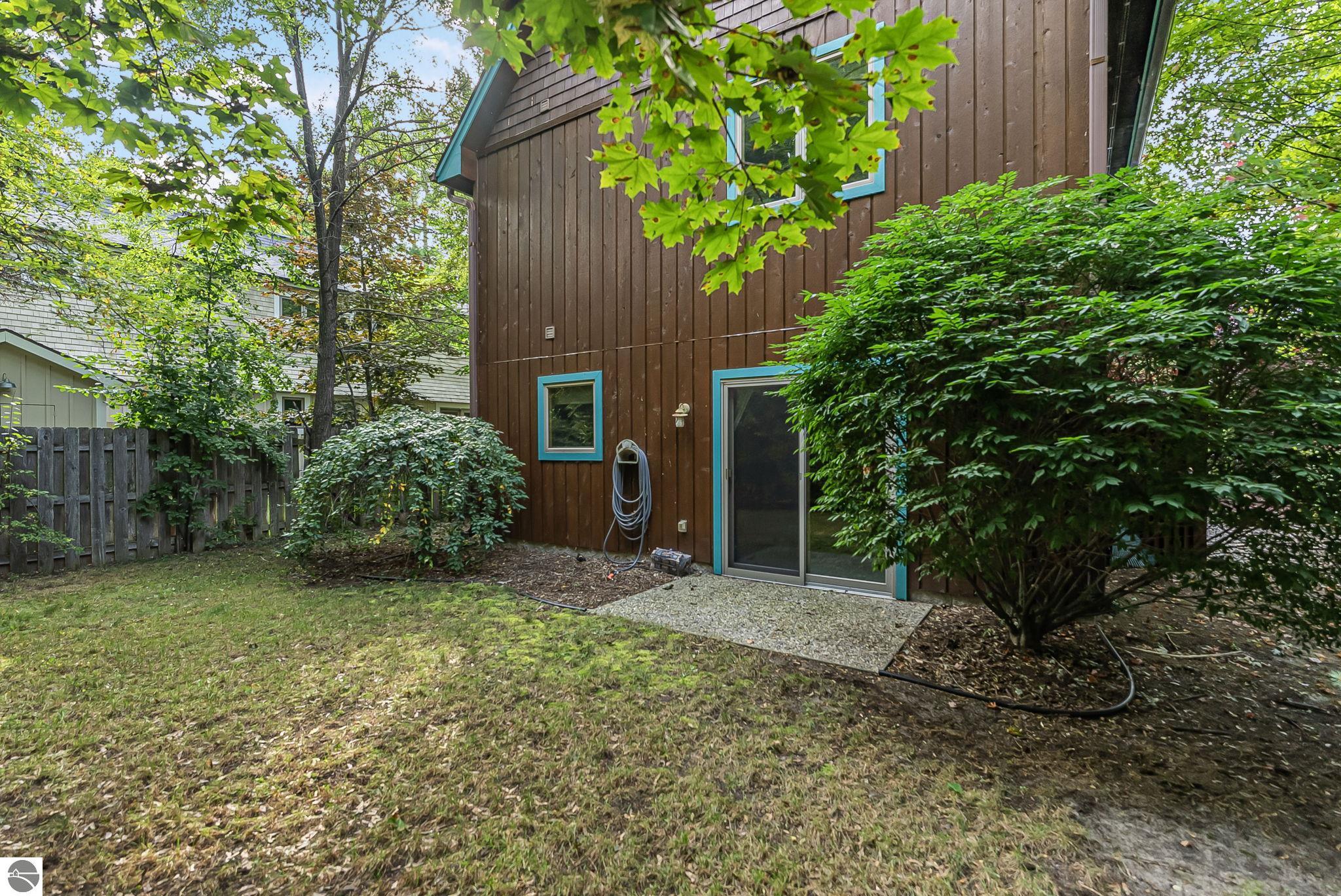 525 E Oak
