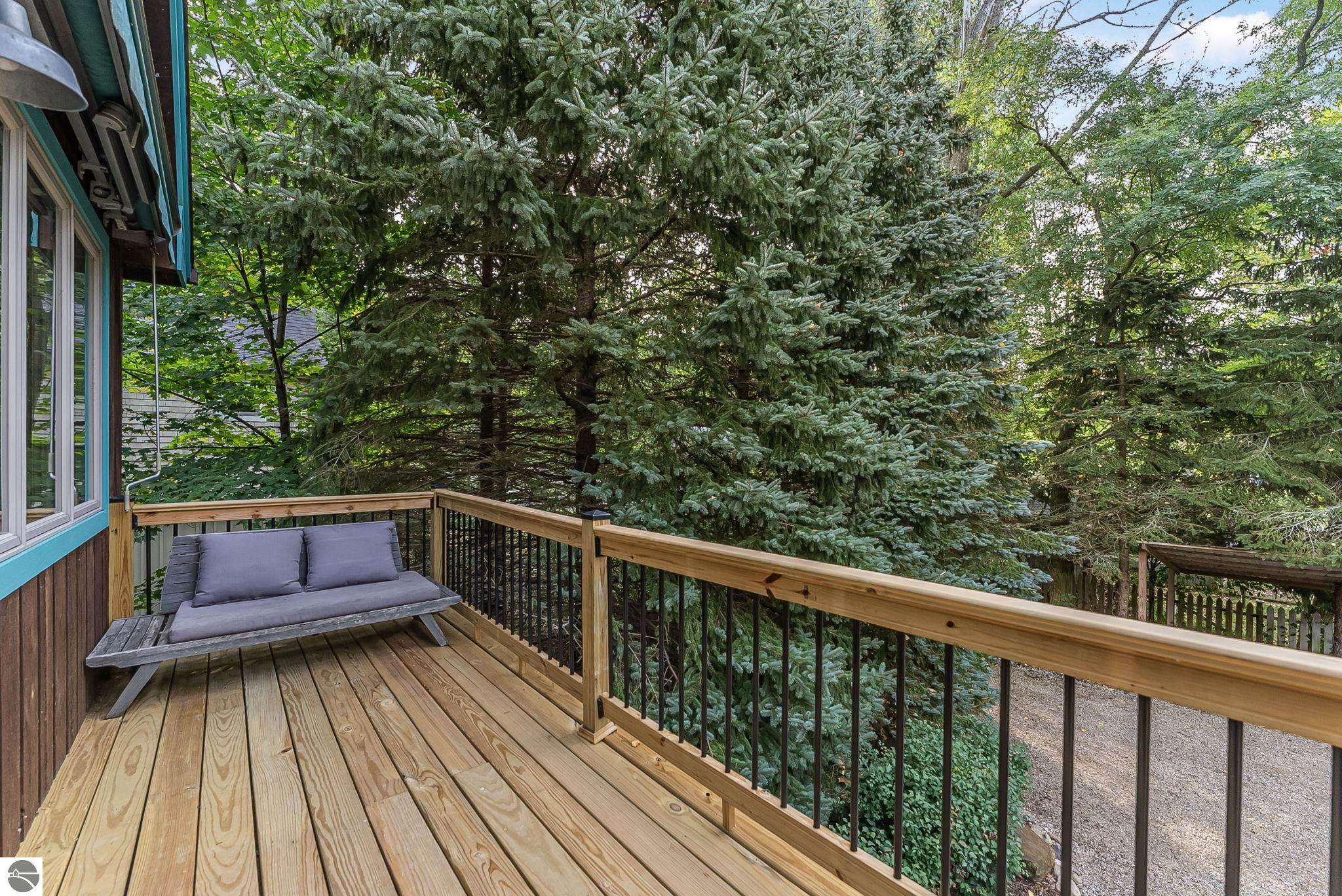 525 E Oak
