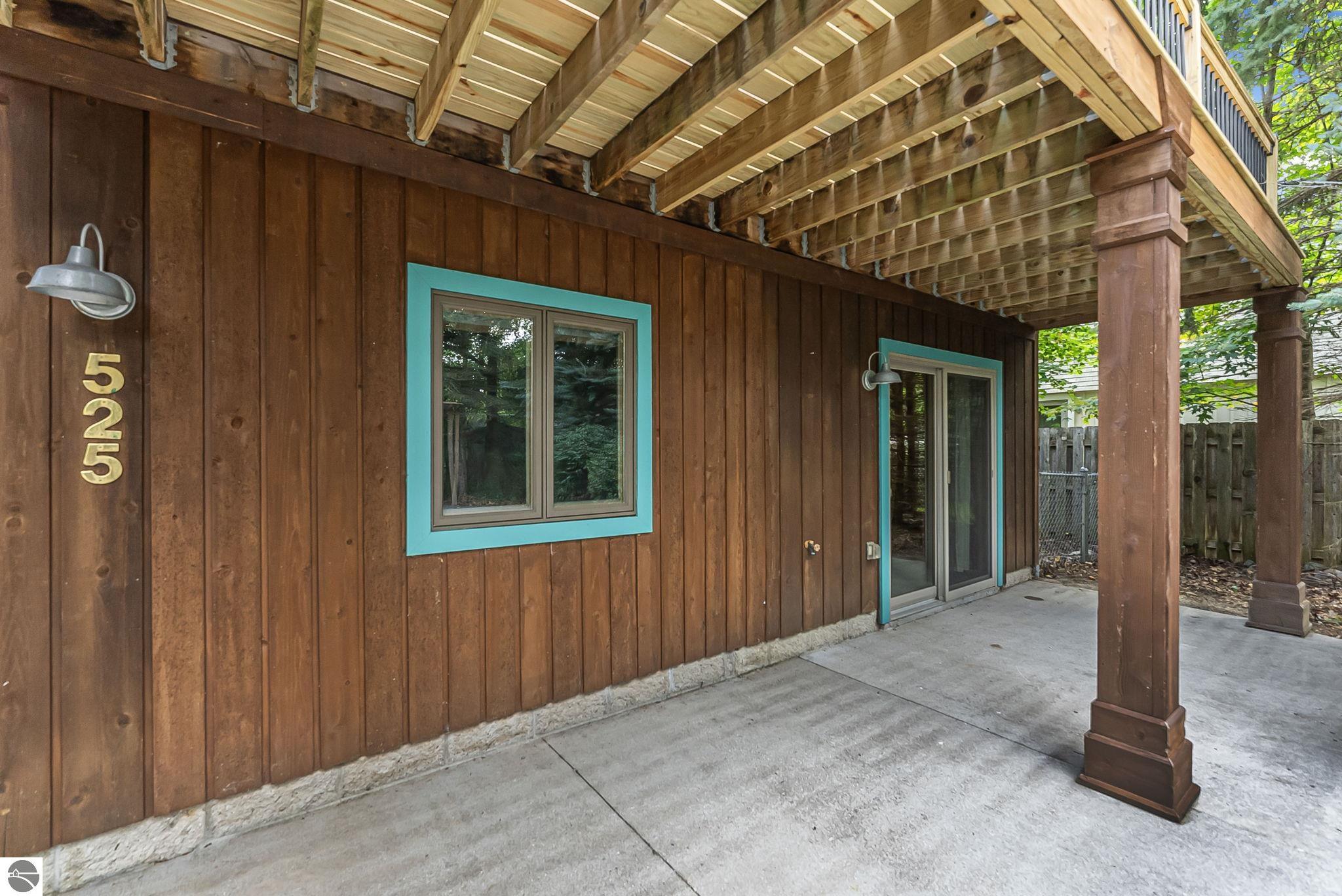 525 E Oak