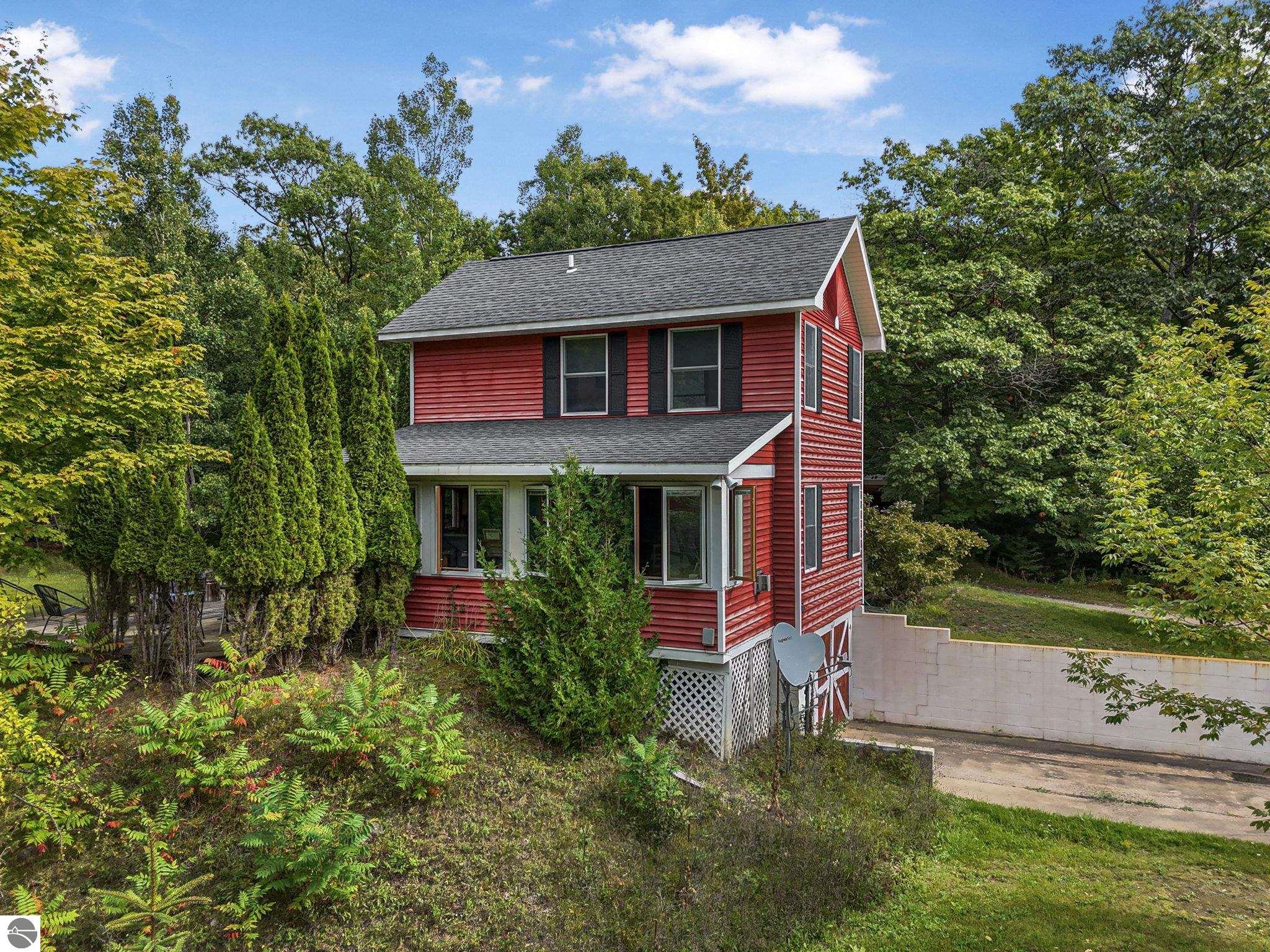 5361 N Manitou Trail