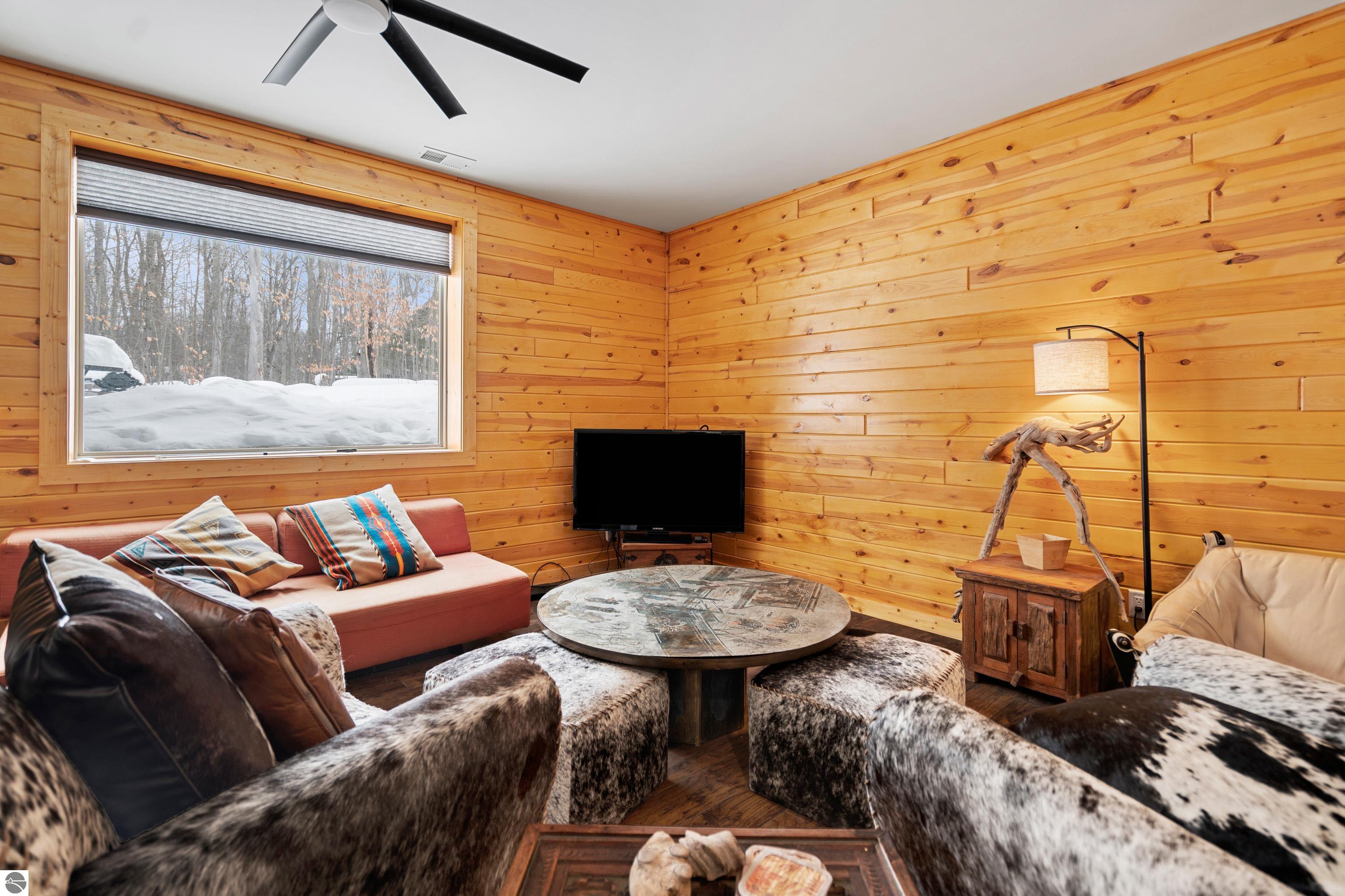 2558 E Sugar Maple