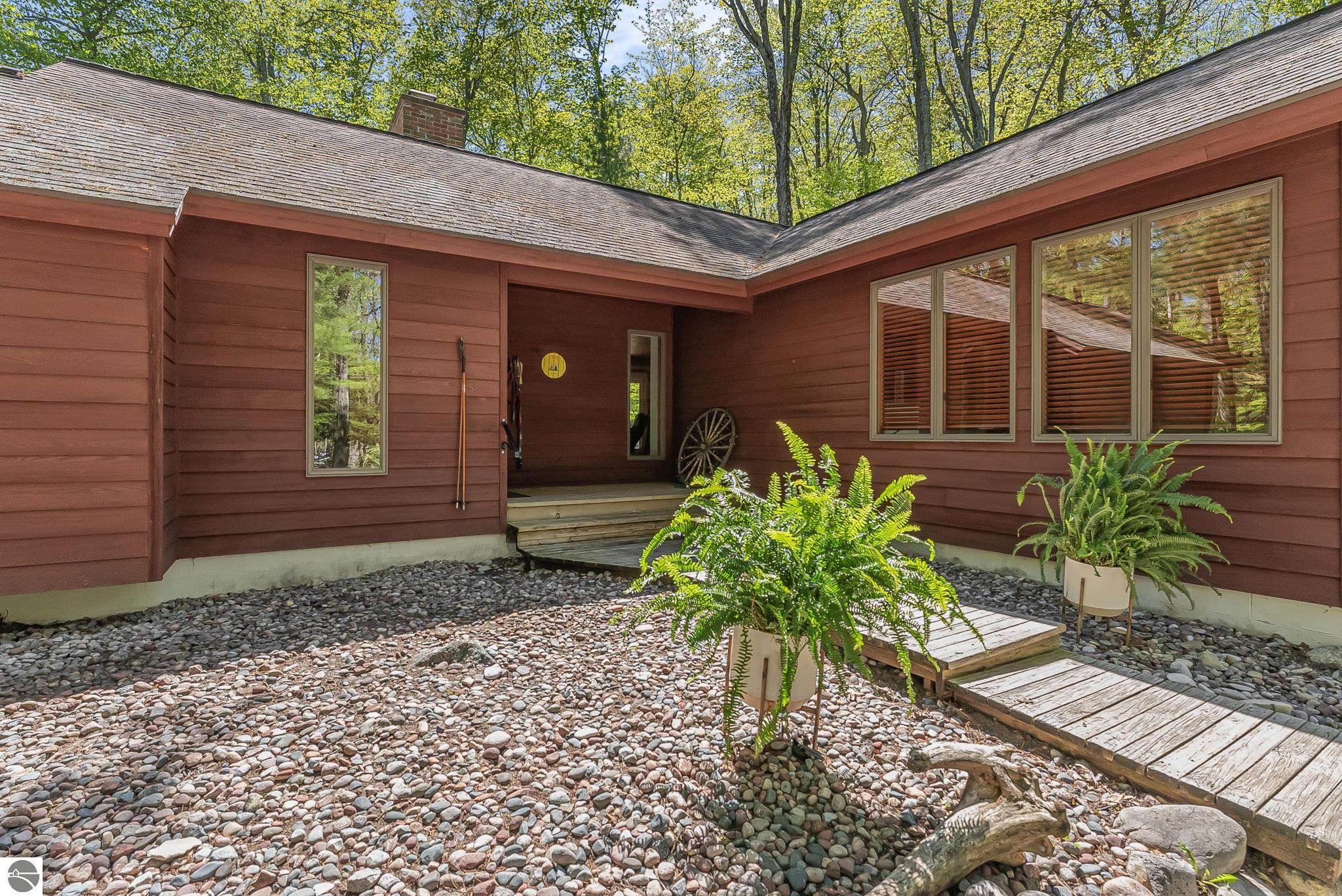 4021 E Oxford Drive