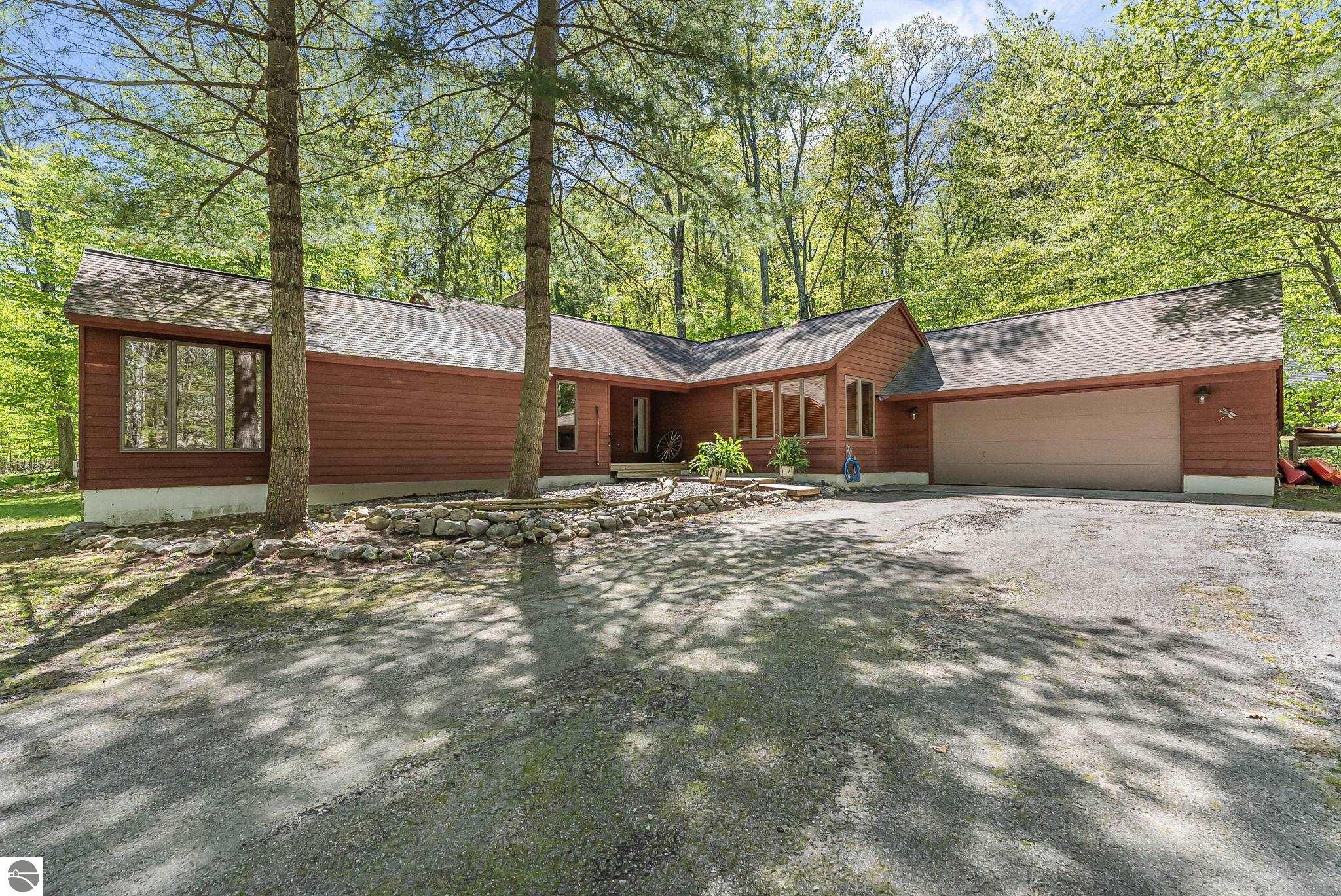 4021 E Oxford Drive