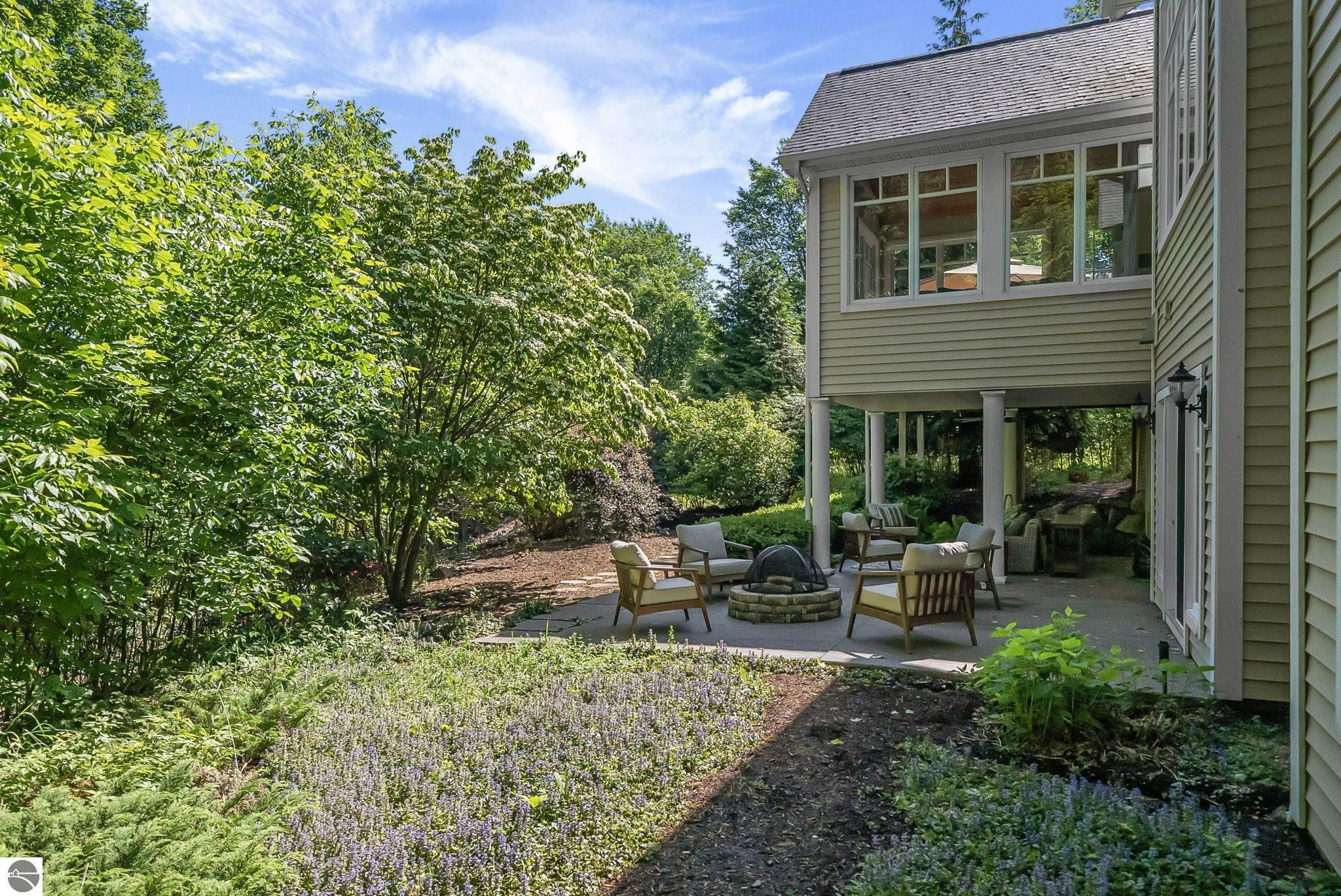 306 W Harbour Ridge