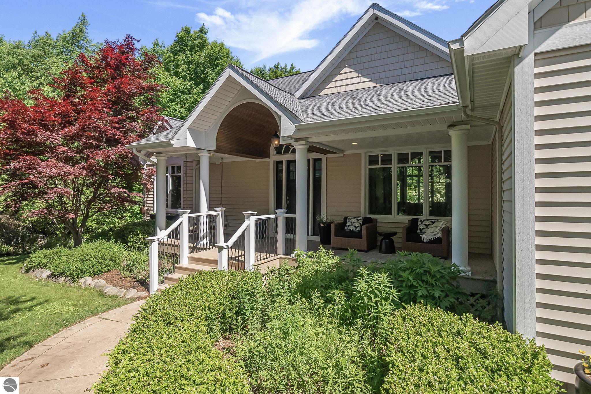 306 W Harbour Ridge