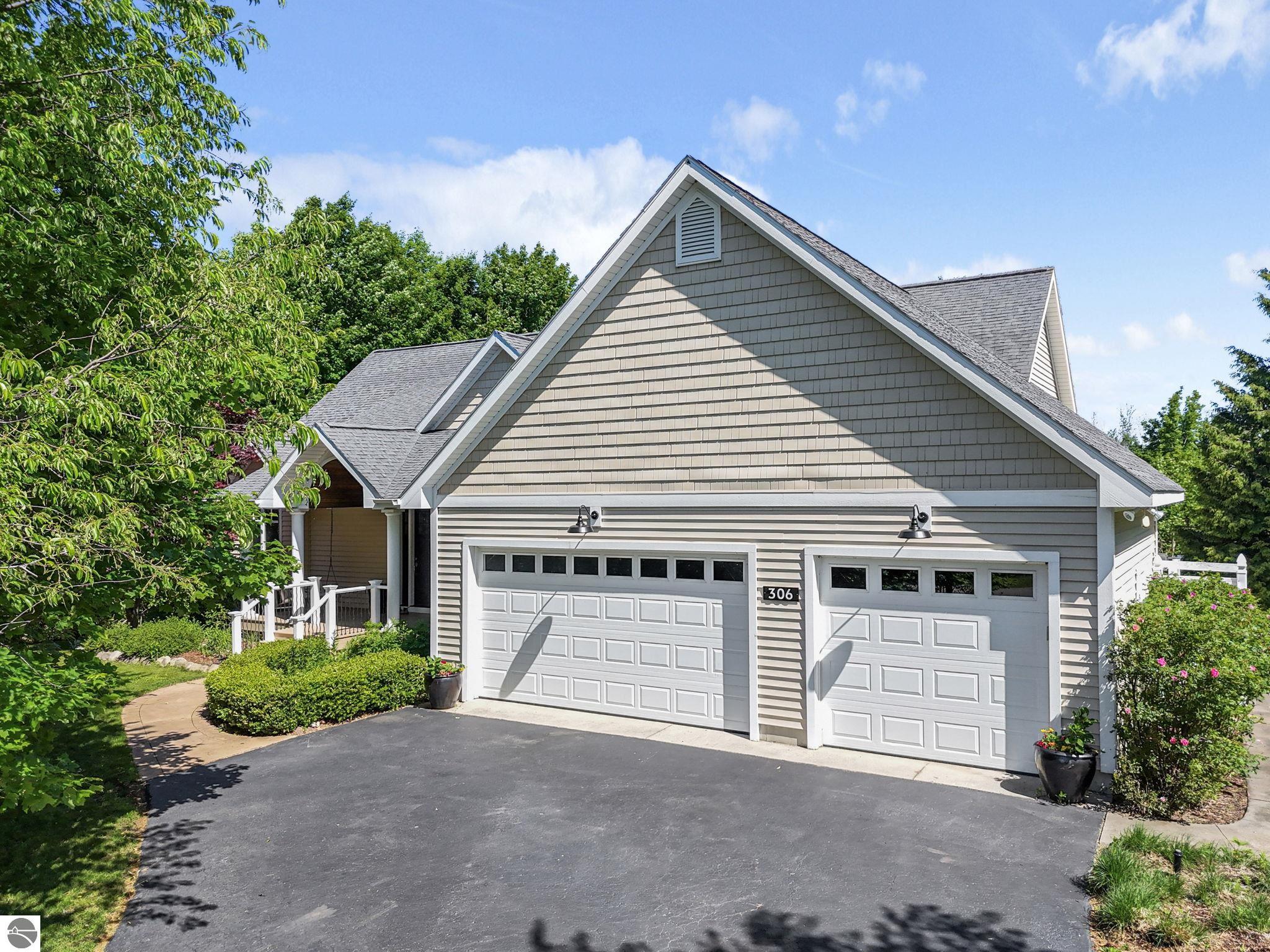 306 W Harbour Ridge