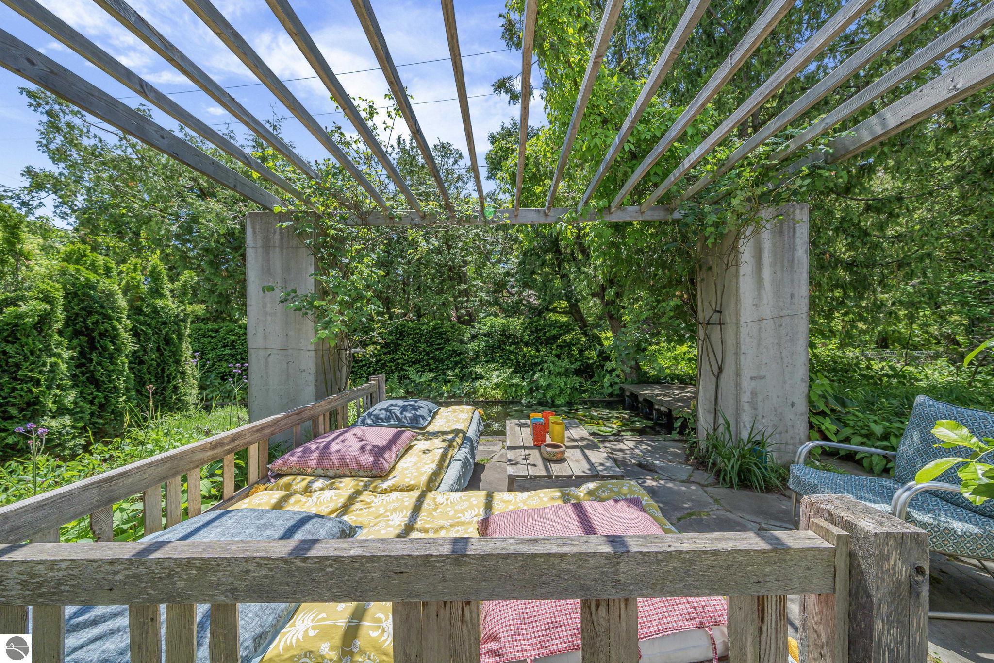 202 S Saint Joseph