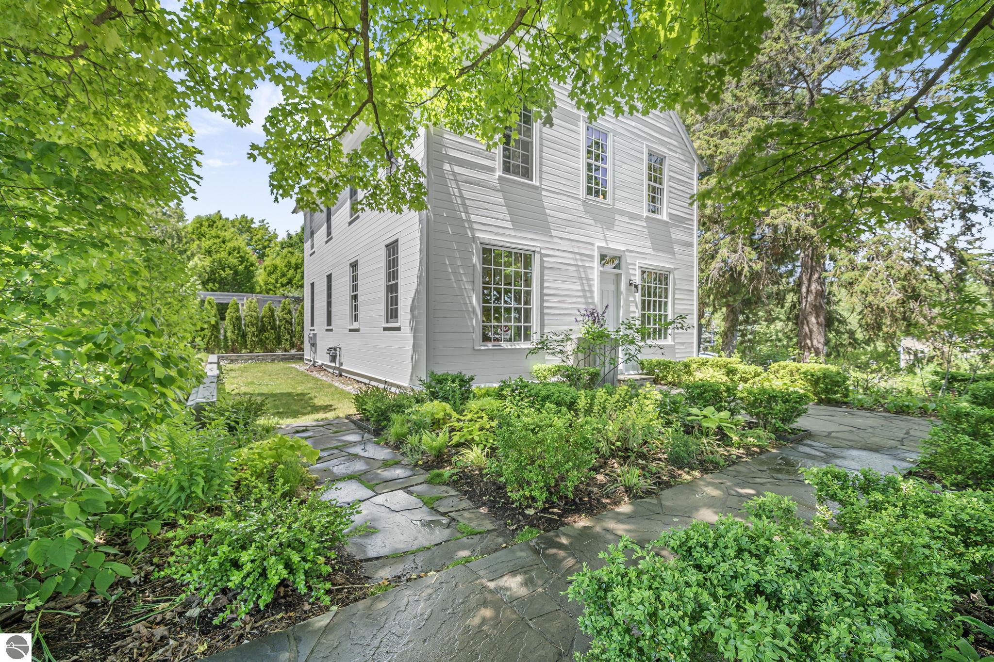 202 S Saint Joseph