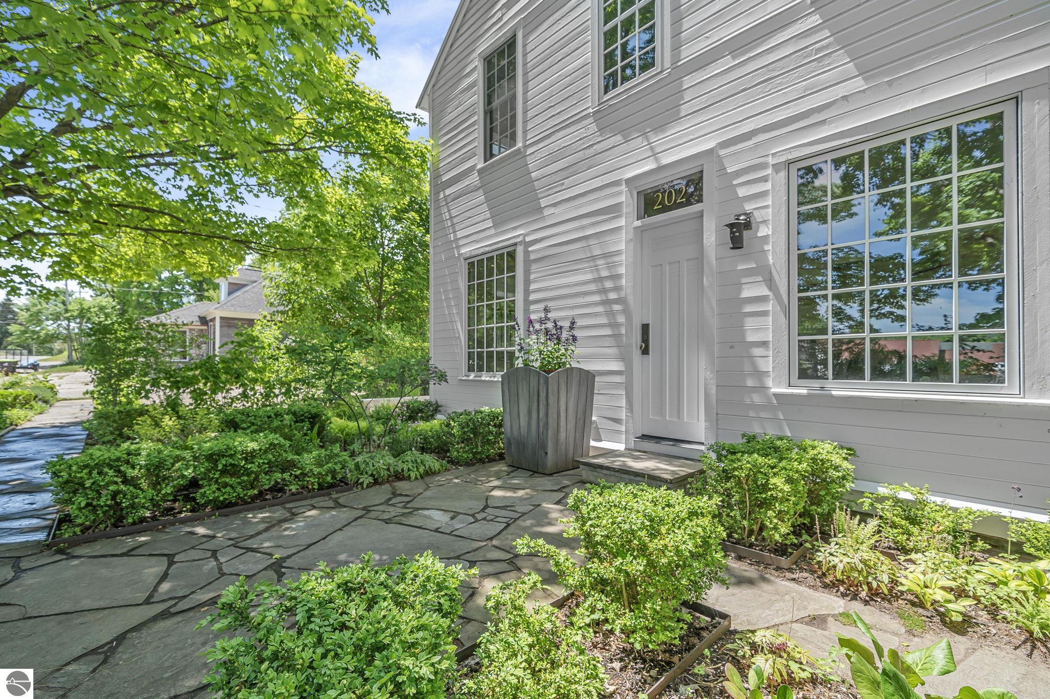202 S Saint Joseph