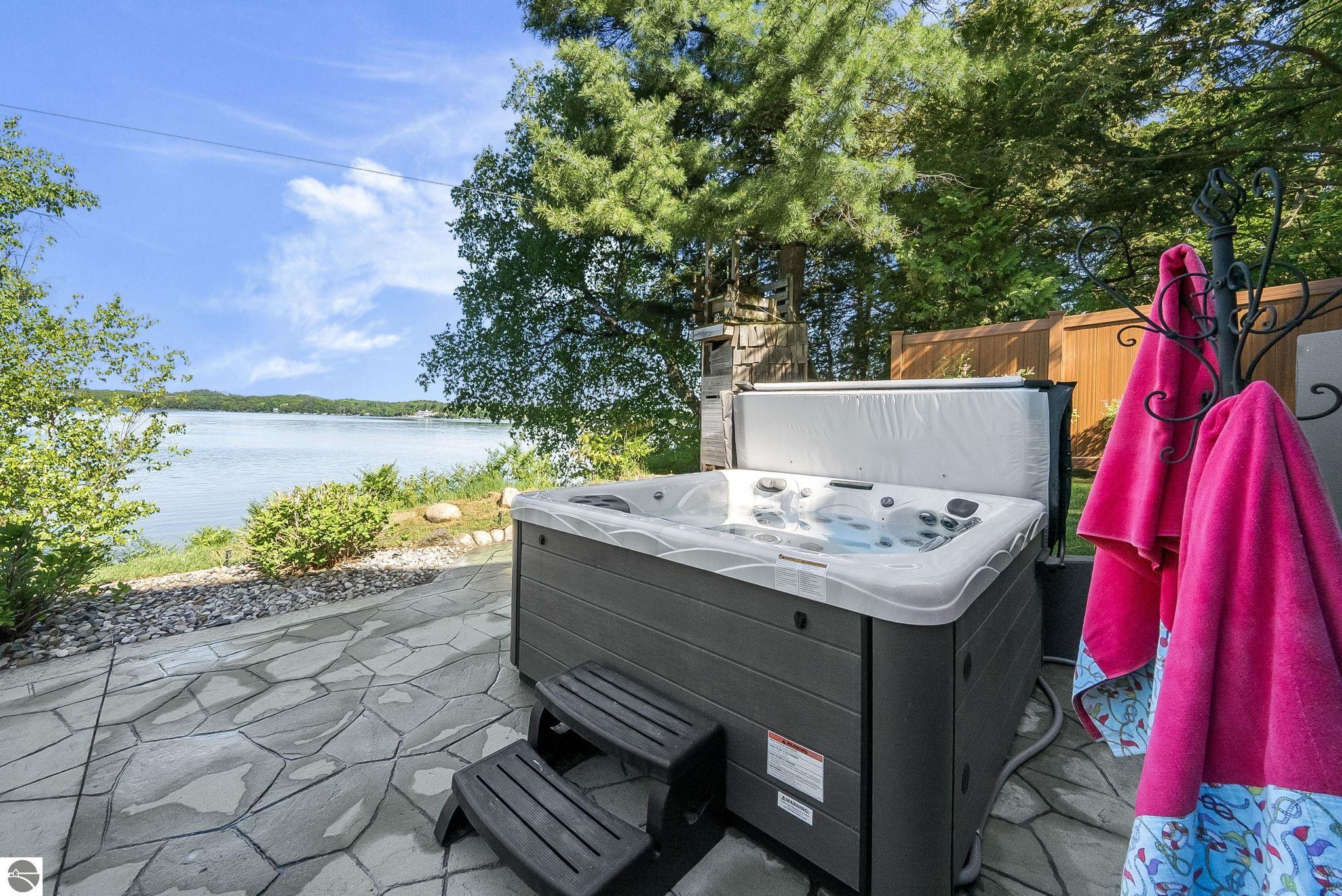 3387 N Lake Leelanau