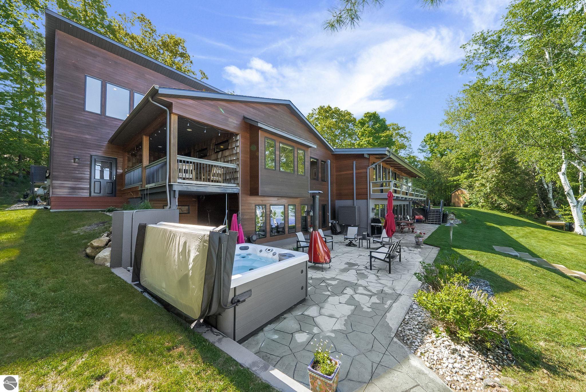 3387 N Lake Leelanau