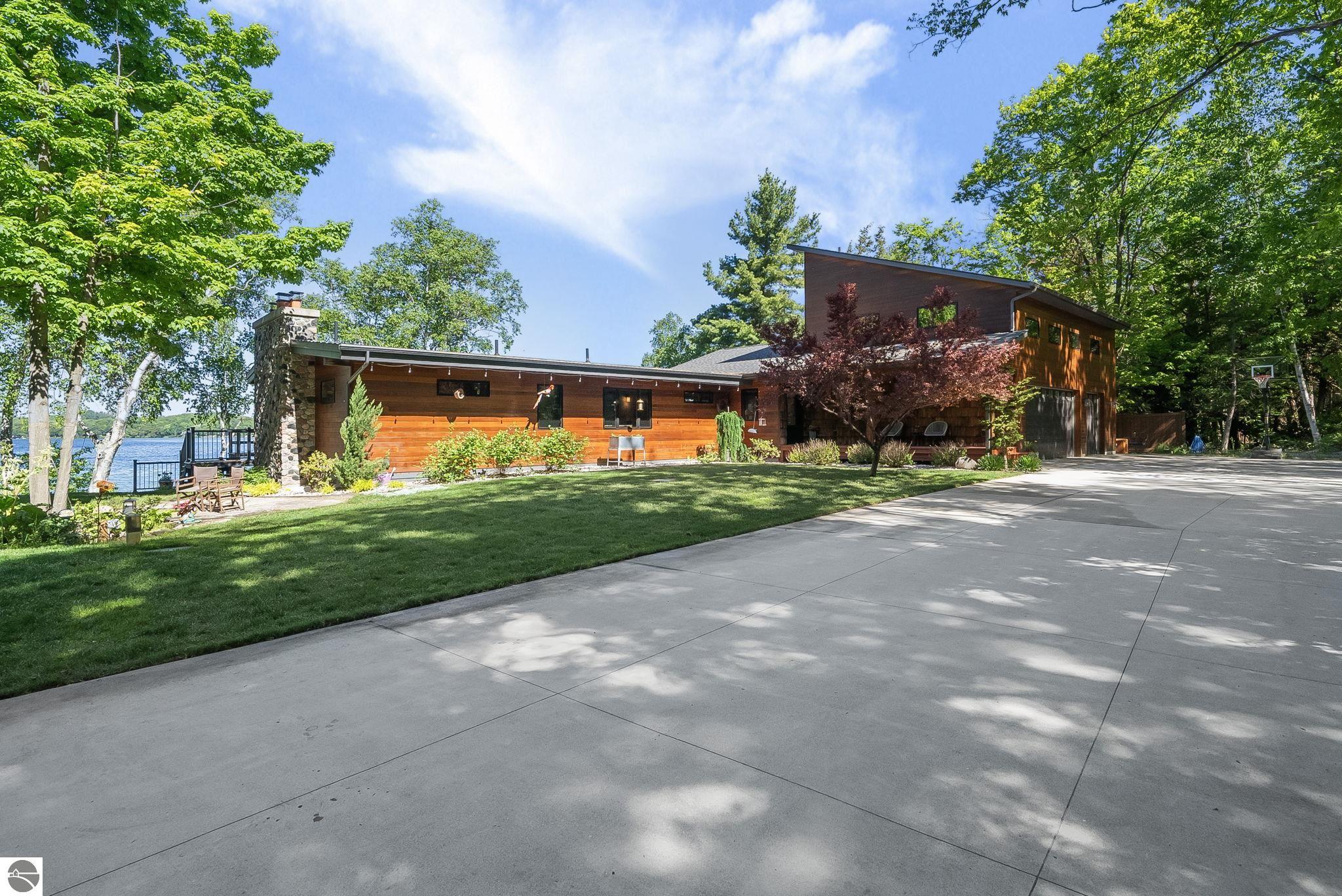 3387 N Lake Leelanau