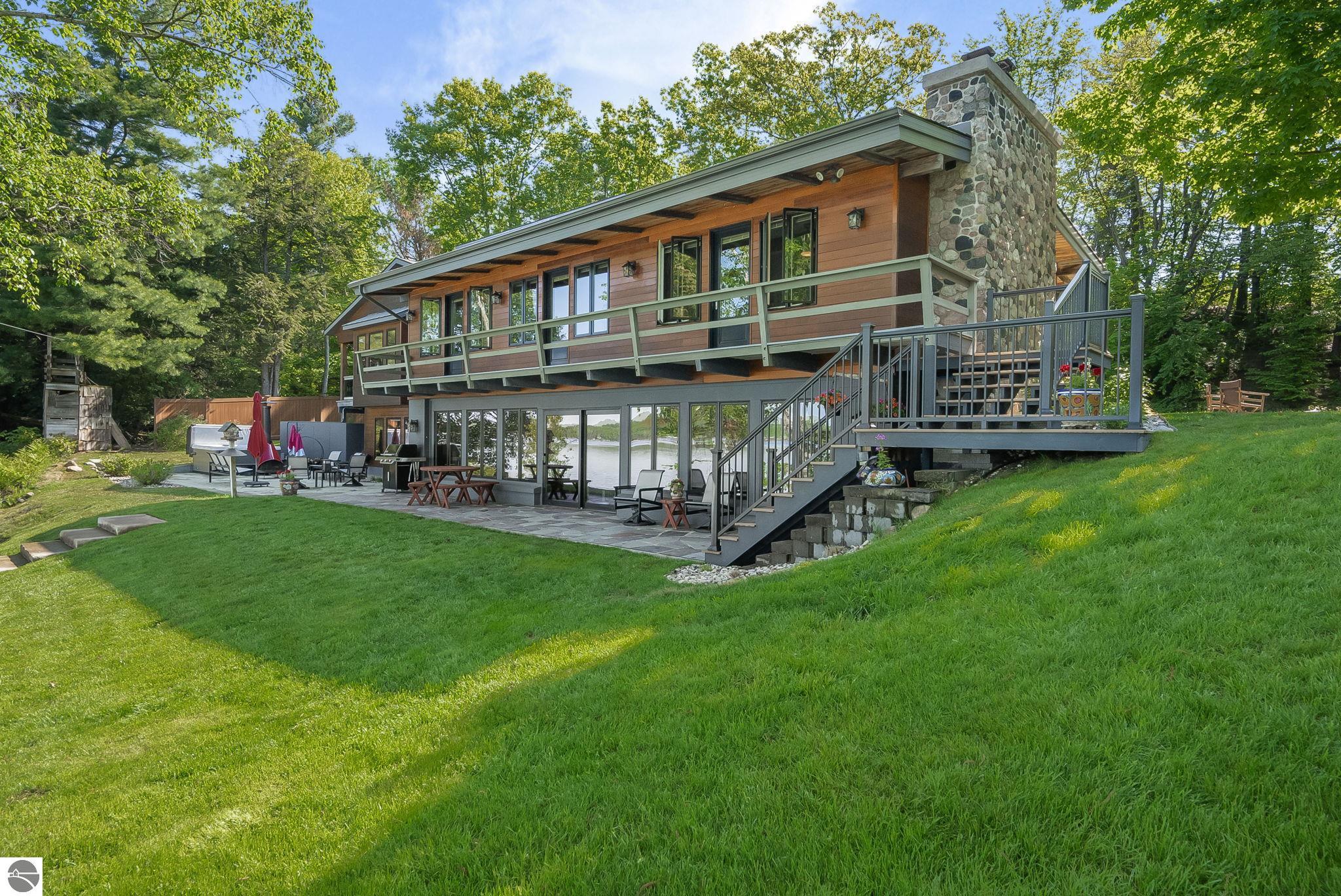 3387 N Lake Leelanau