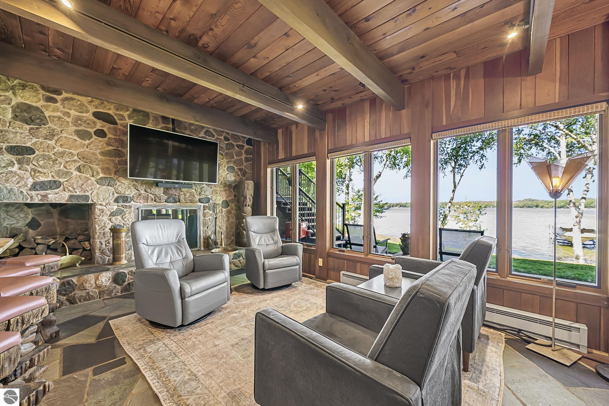 3387 N Lake Leelanau