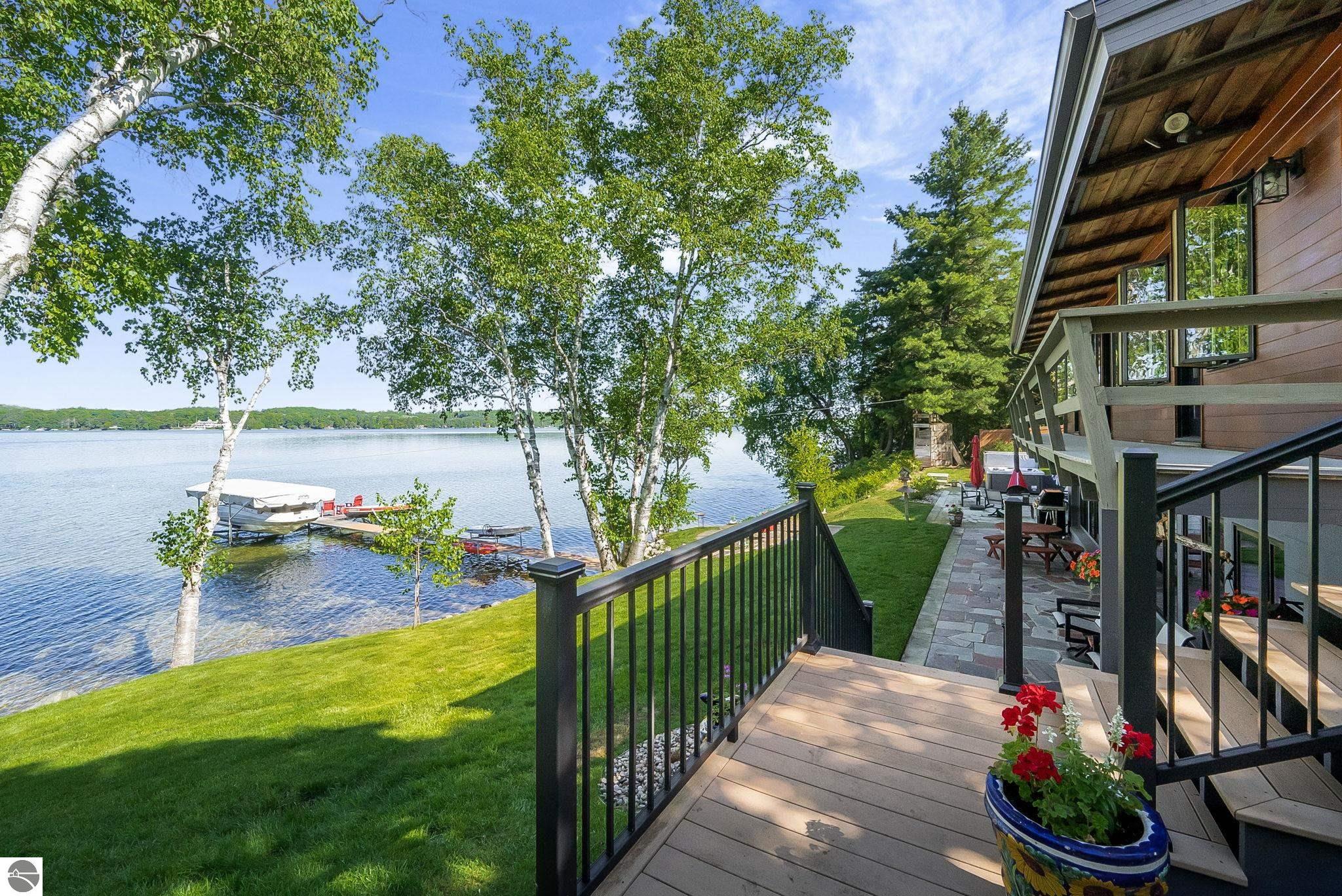 3387 N Lake Leelanau
