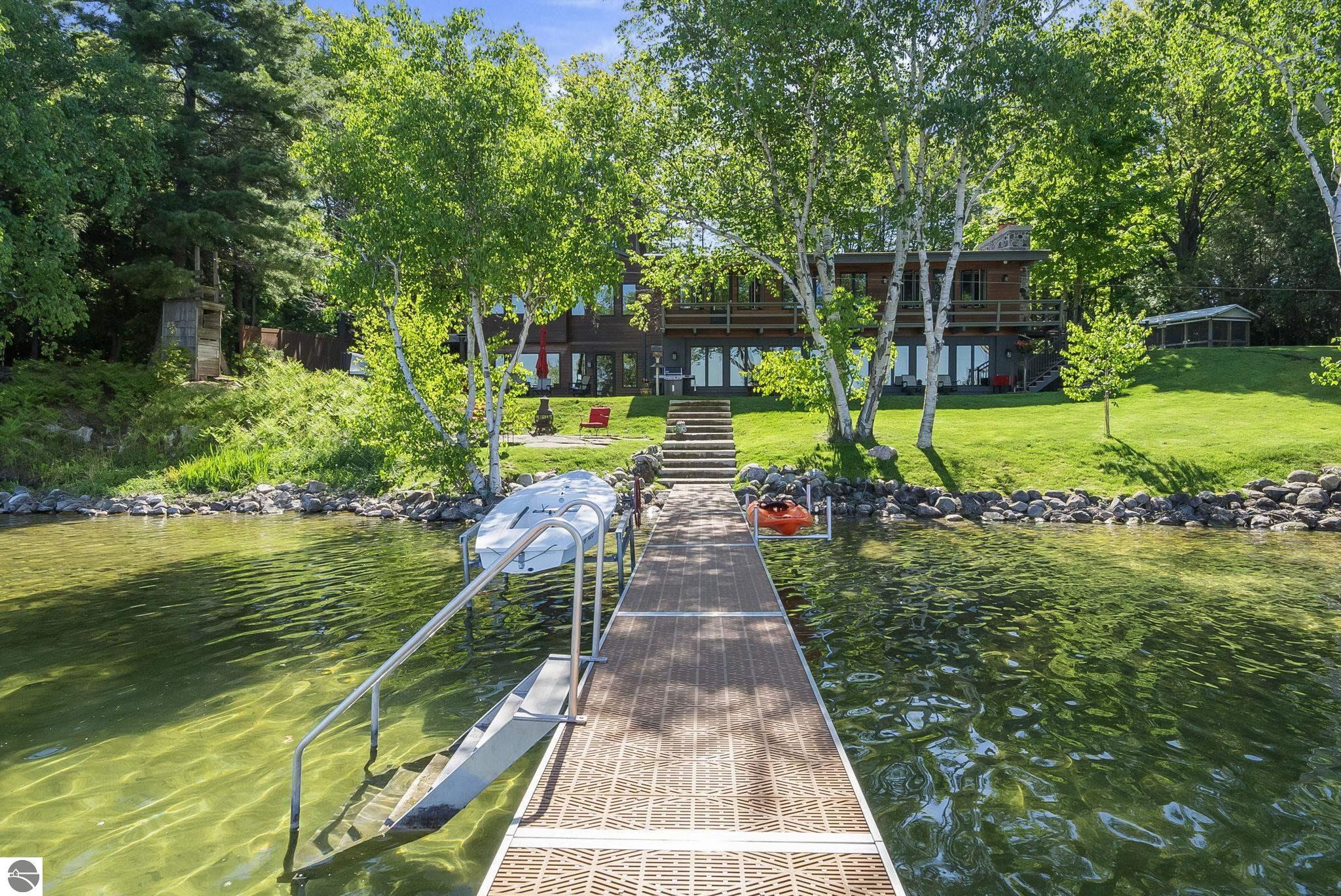 3387 N Lake Leelanau