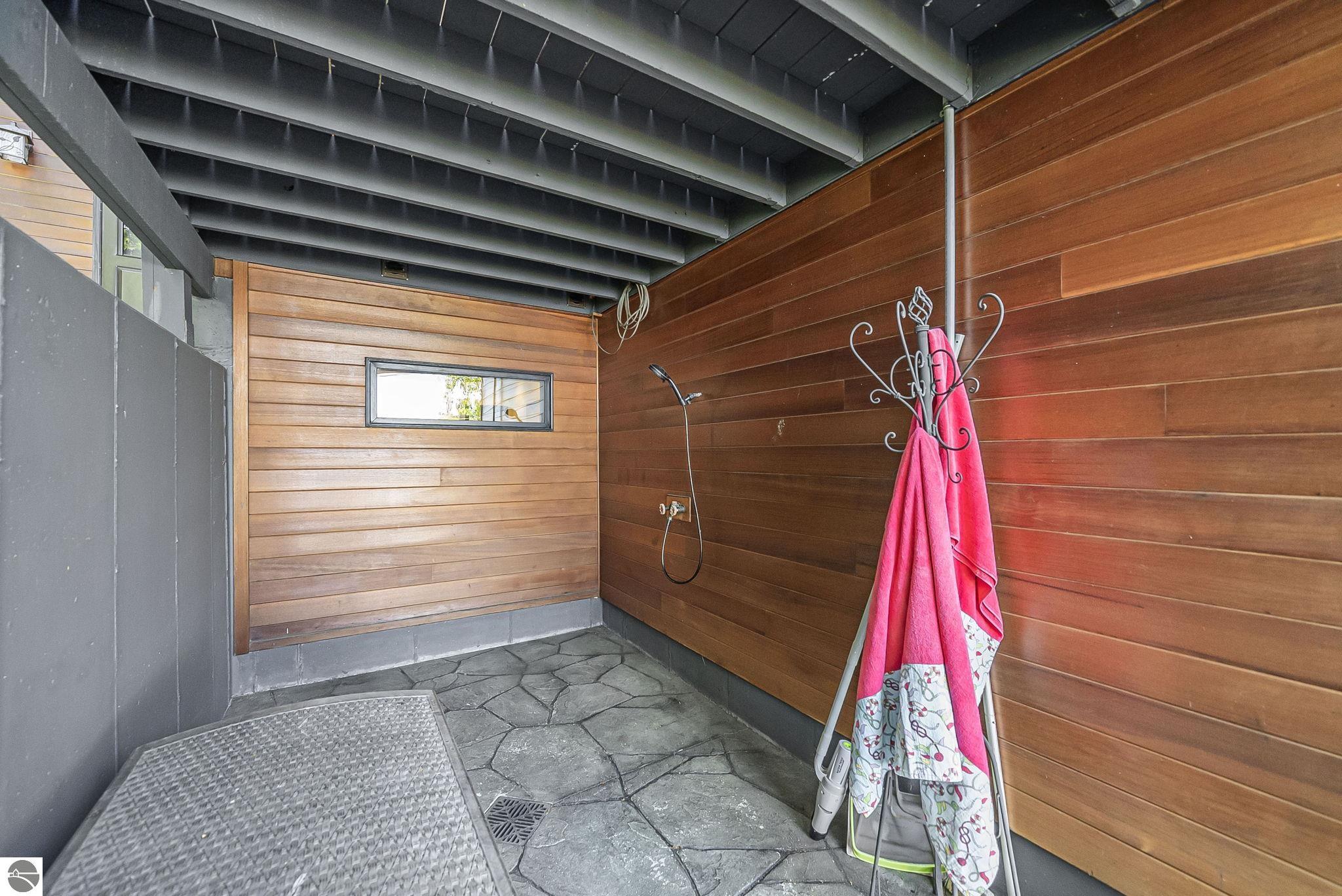 3387 N Lake Leelanau