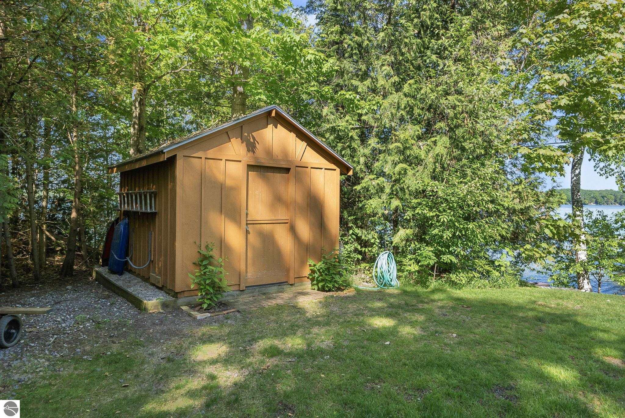 3387 N Lake Leelanau