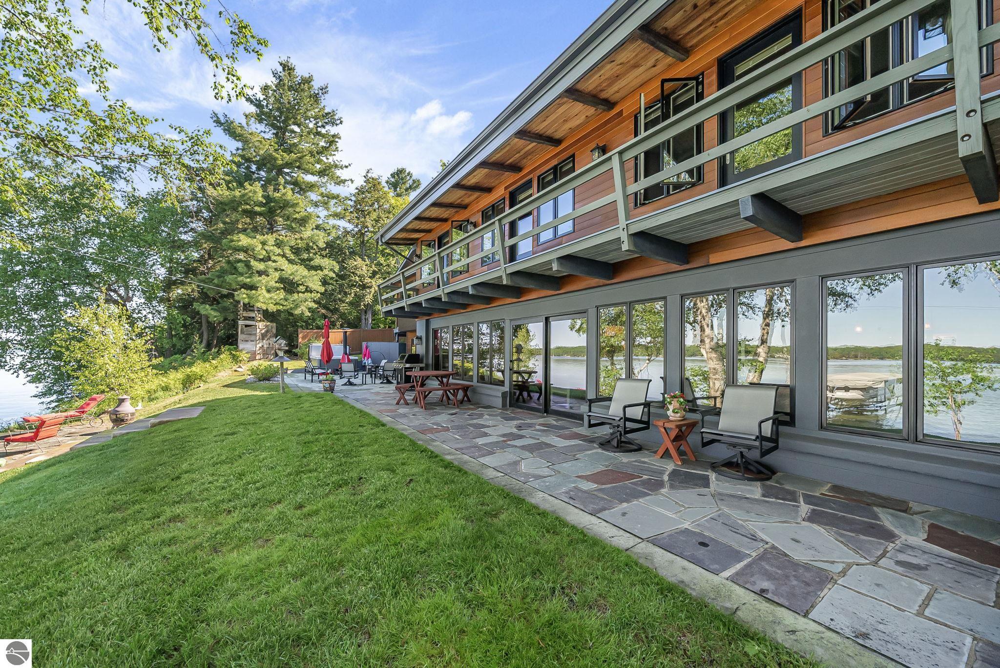 3387 N Lake Leelanau