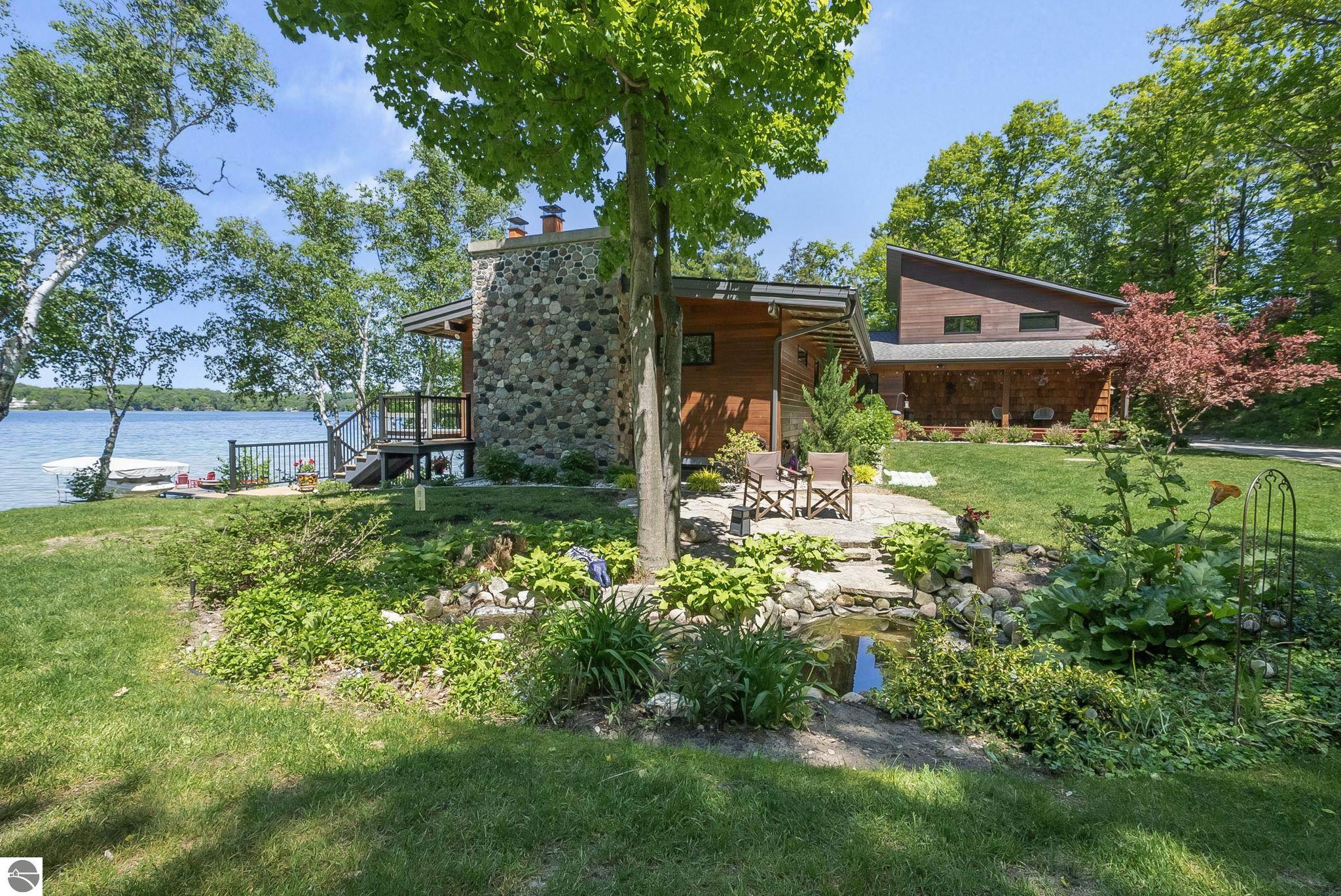 3387 N Lake Leelanau