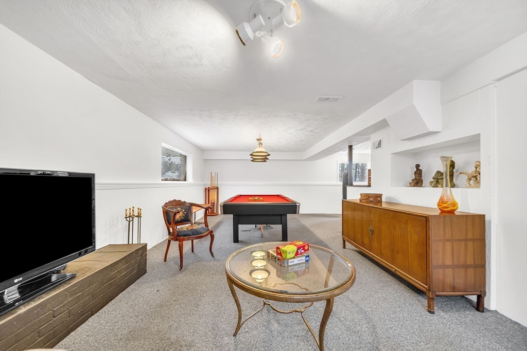 90 Elmwood Rd