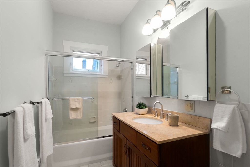 14 Center St # 3