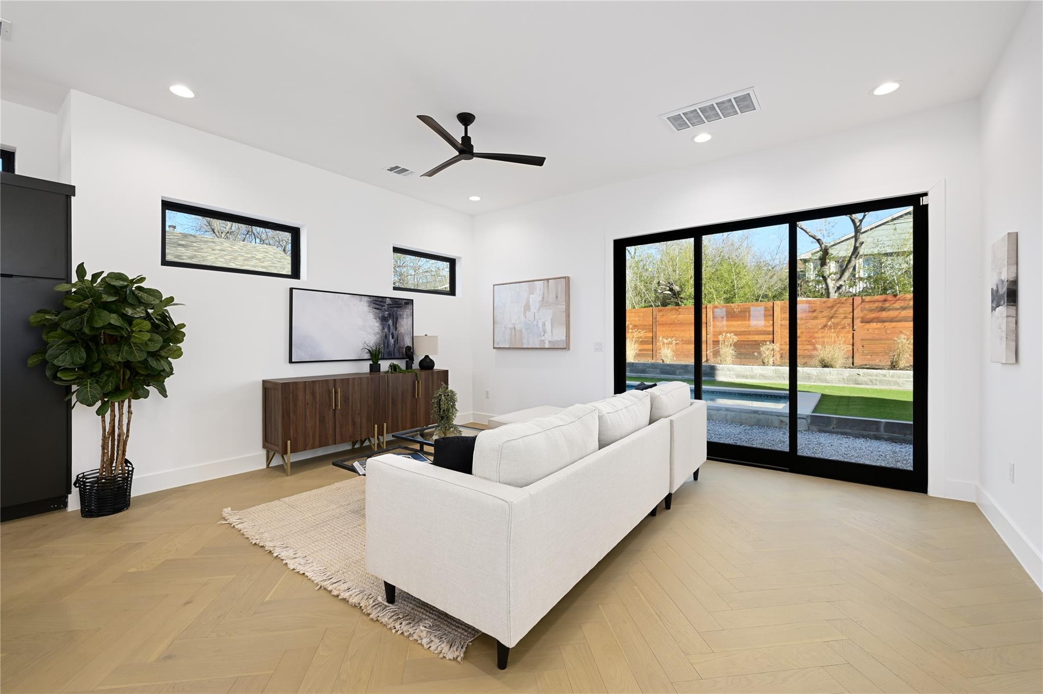 1411 Clifford DR