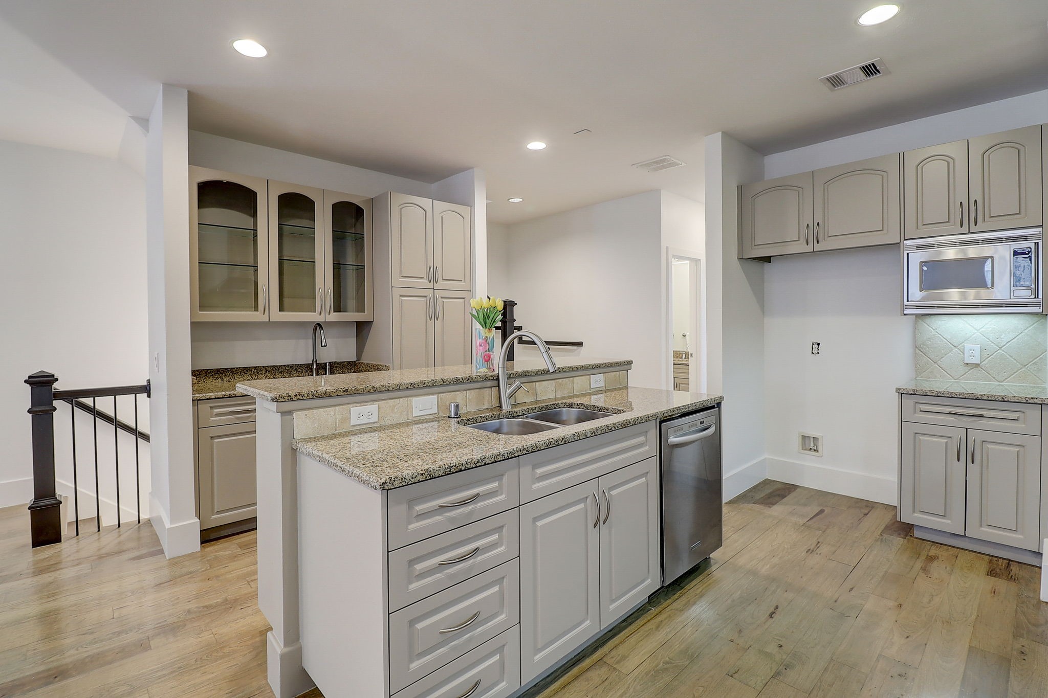 2606 Shelby Avenue 206