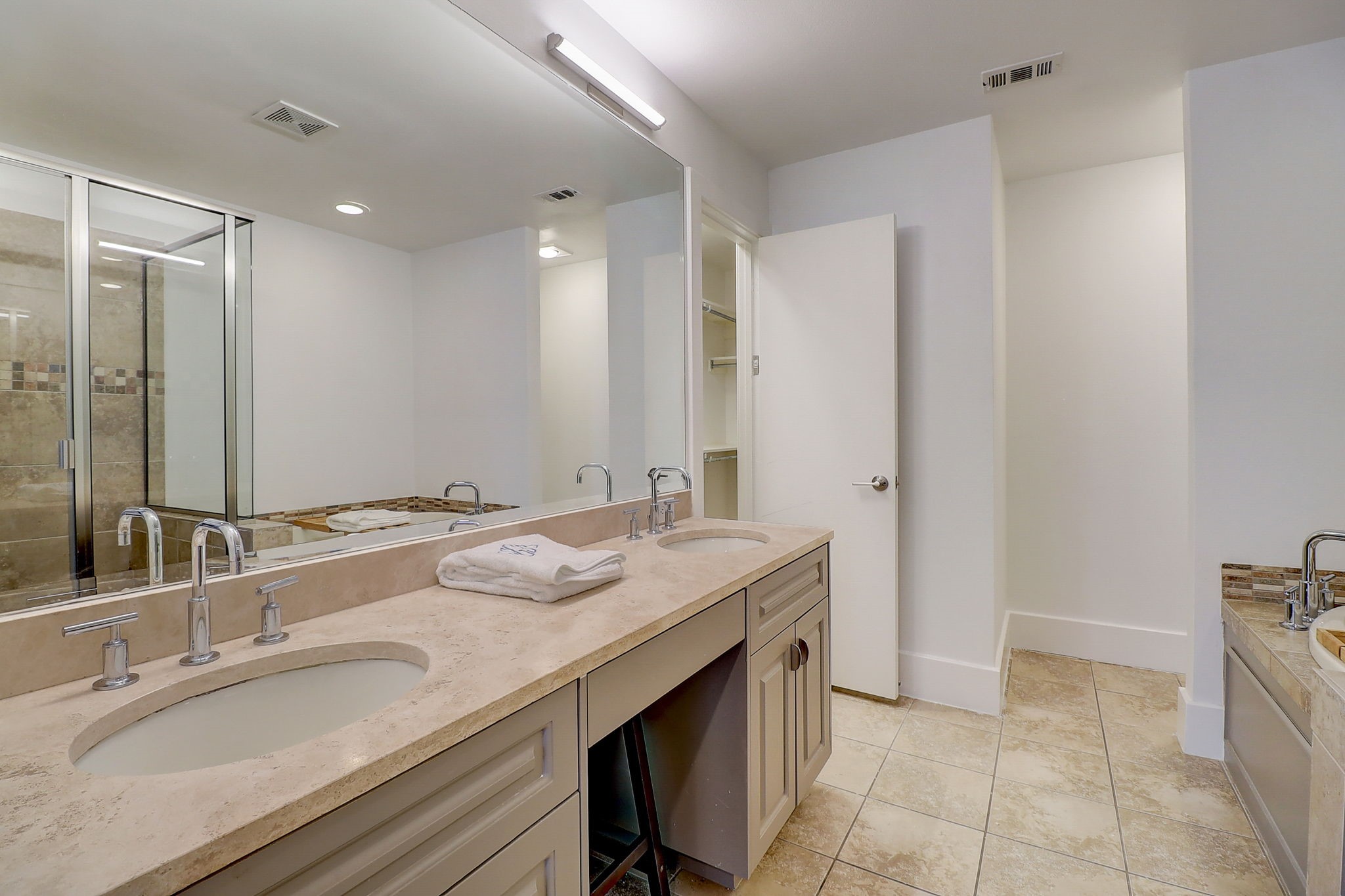 2606 Shelby Avenue 206