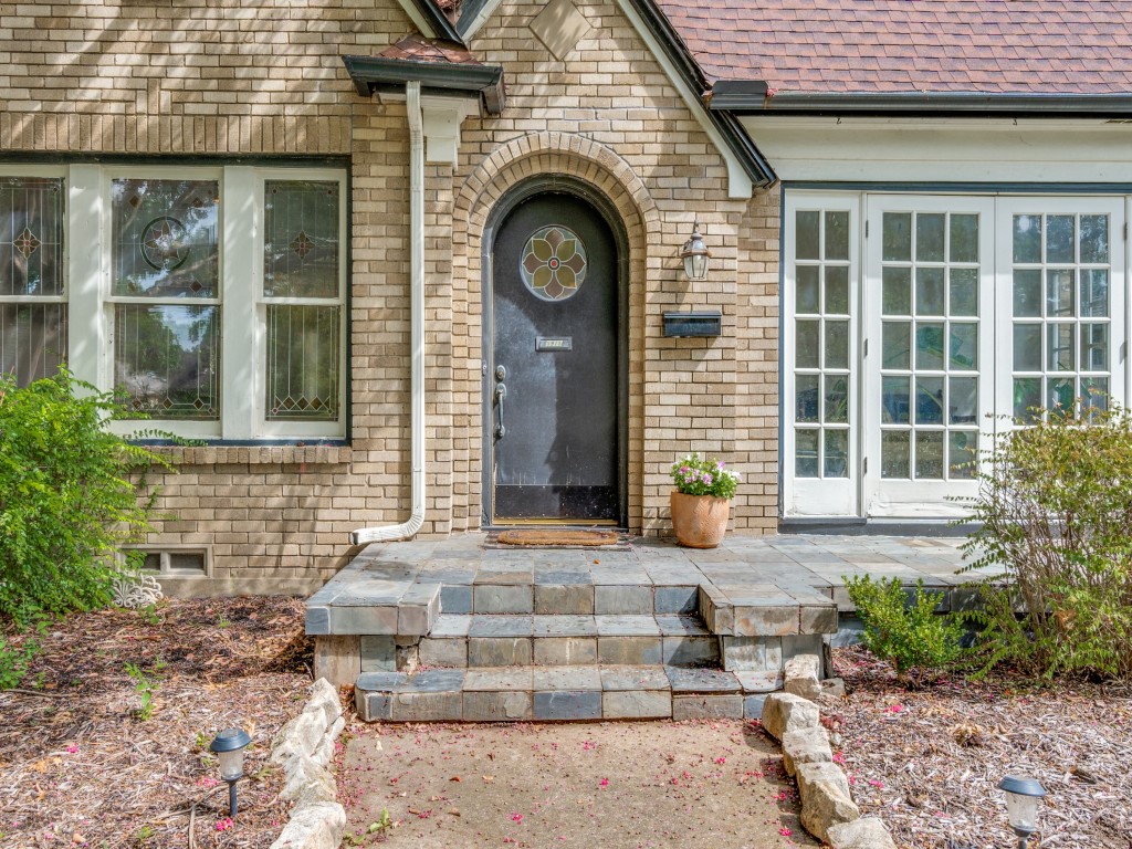 5915 Monticello Avenue