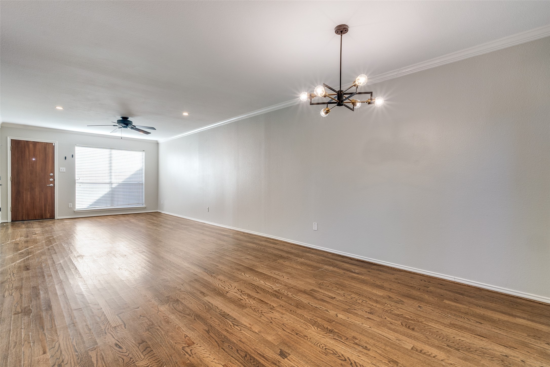 4616 W Lovers Lane 121