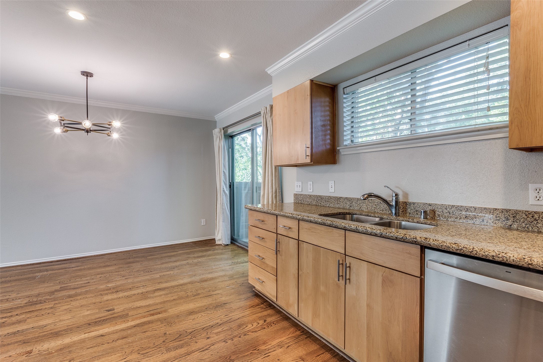 4616 W Lovers Lane 121