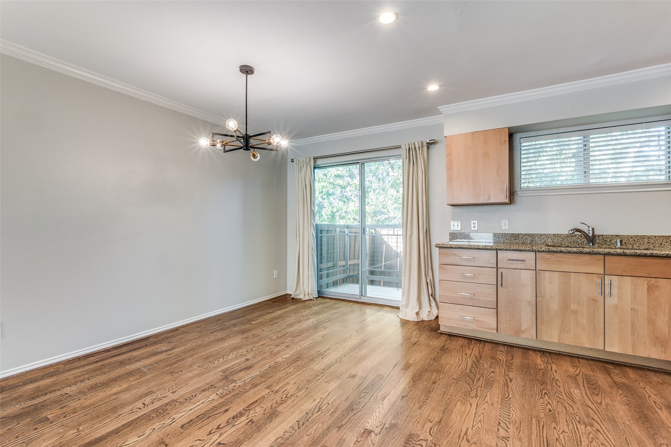 4616 W Lovers Lane 121