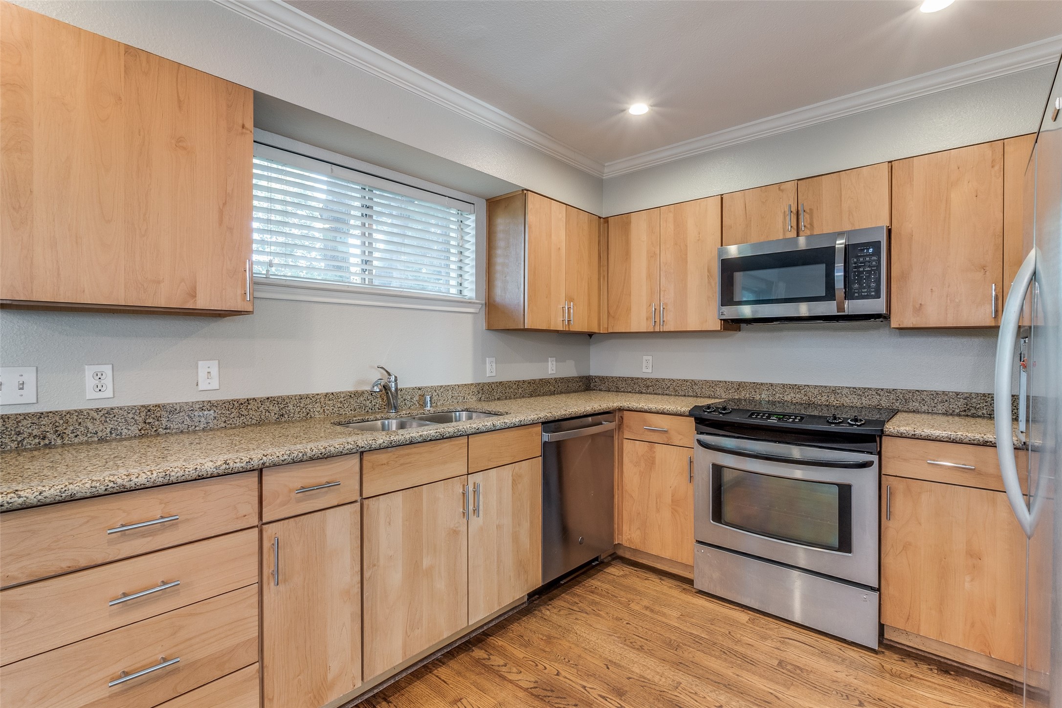 4616 W Lovers Lane 121