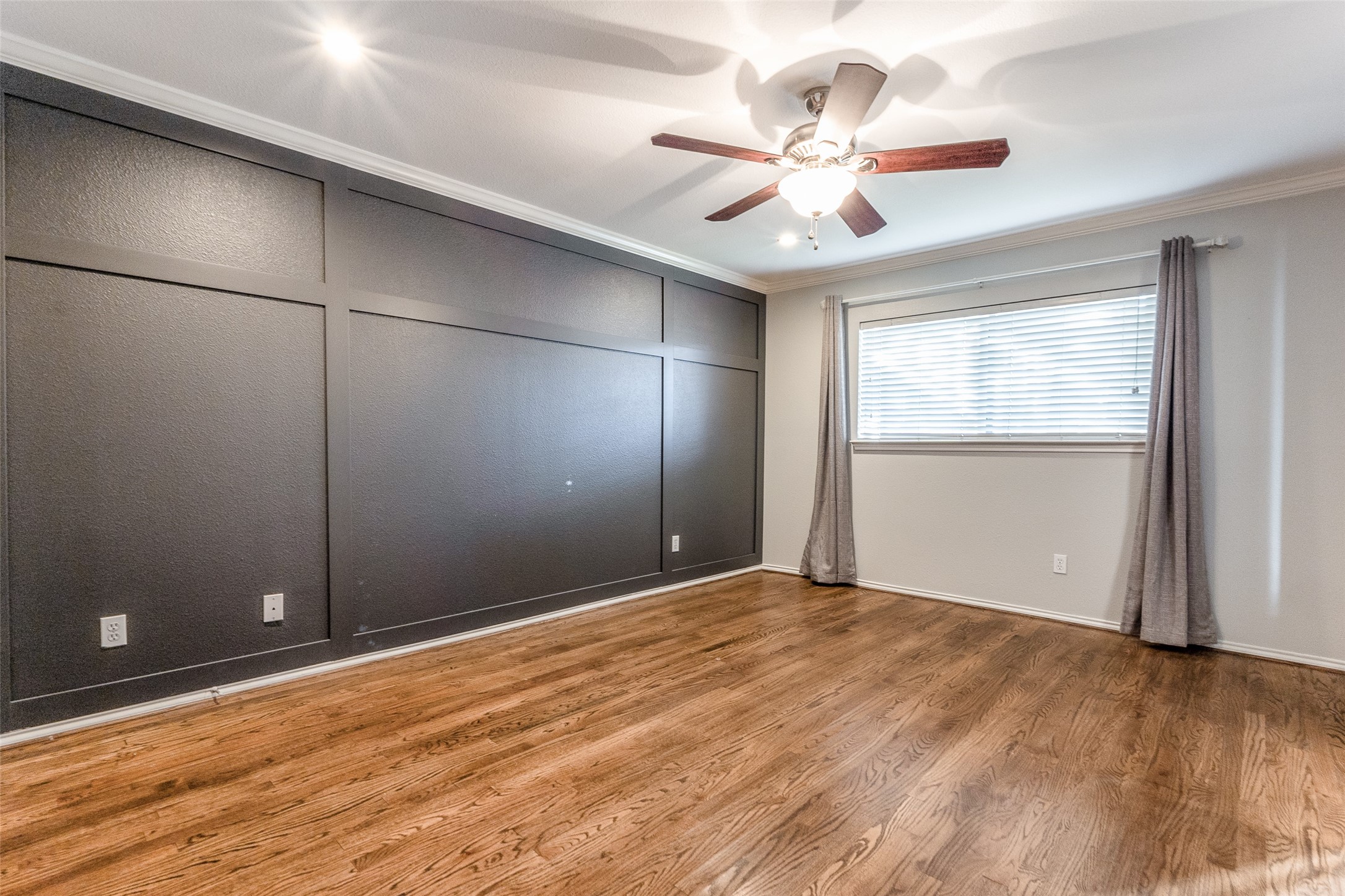 4616 W Lovers Lane 121
