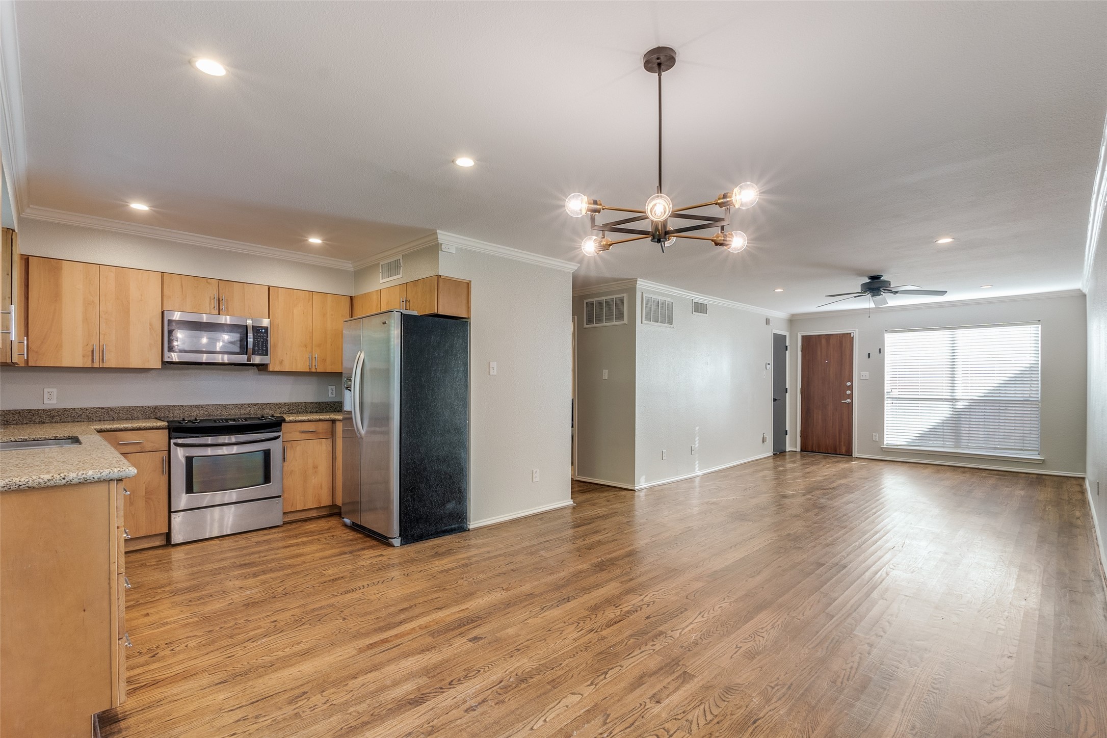 4616 W Lovers Lane 121