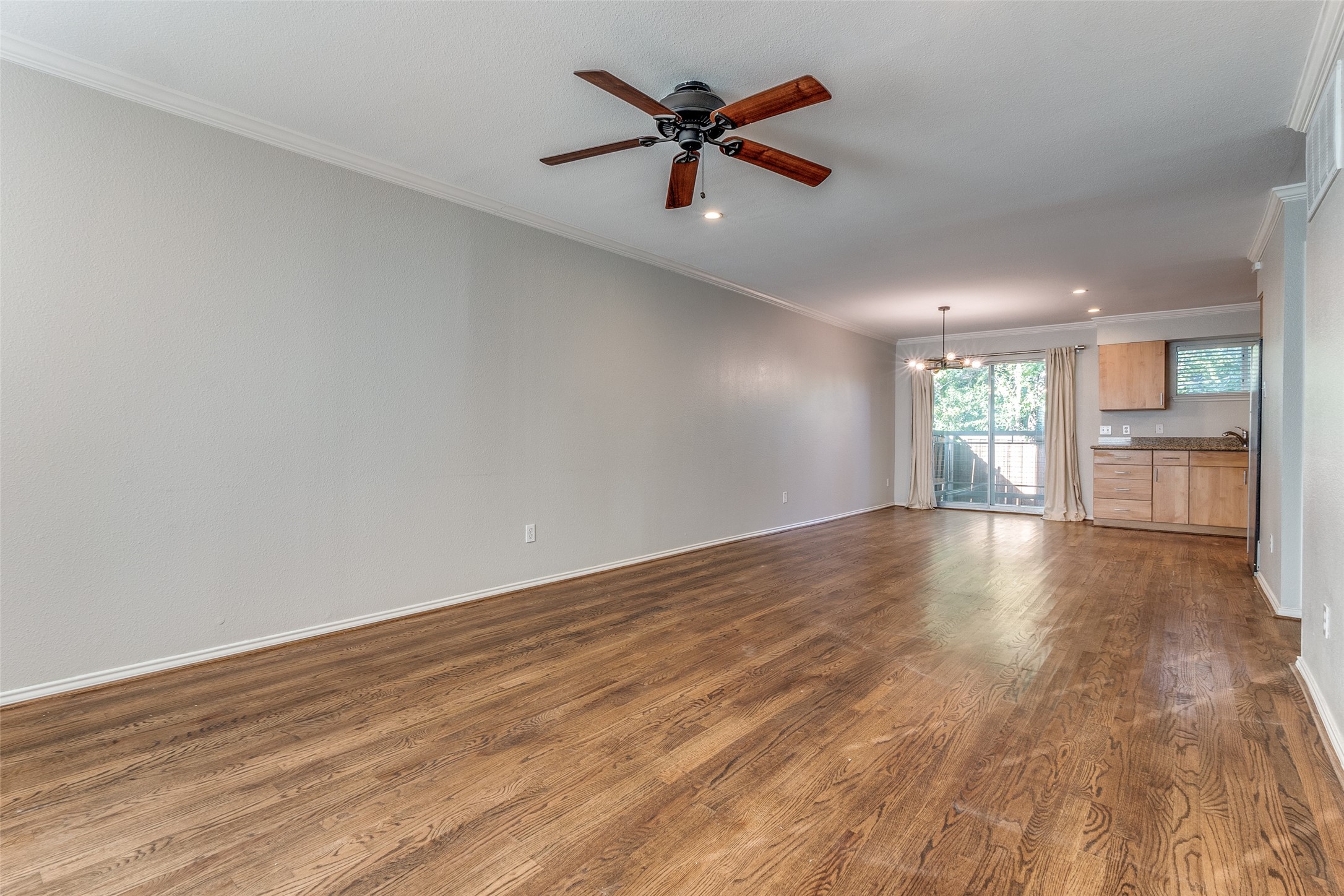 4616 W Lovers Lane 121