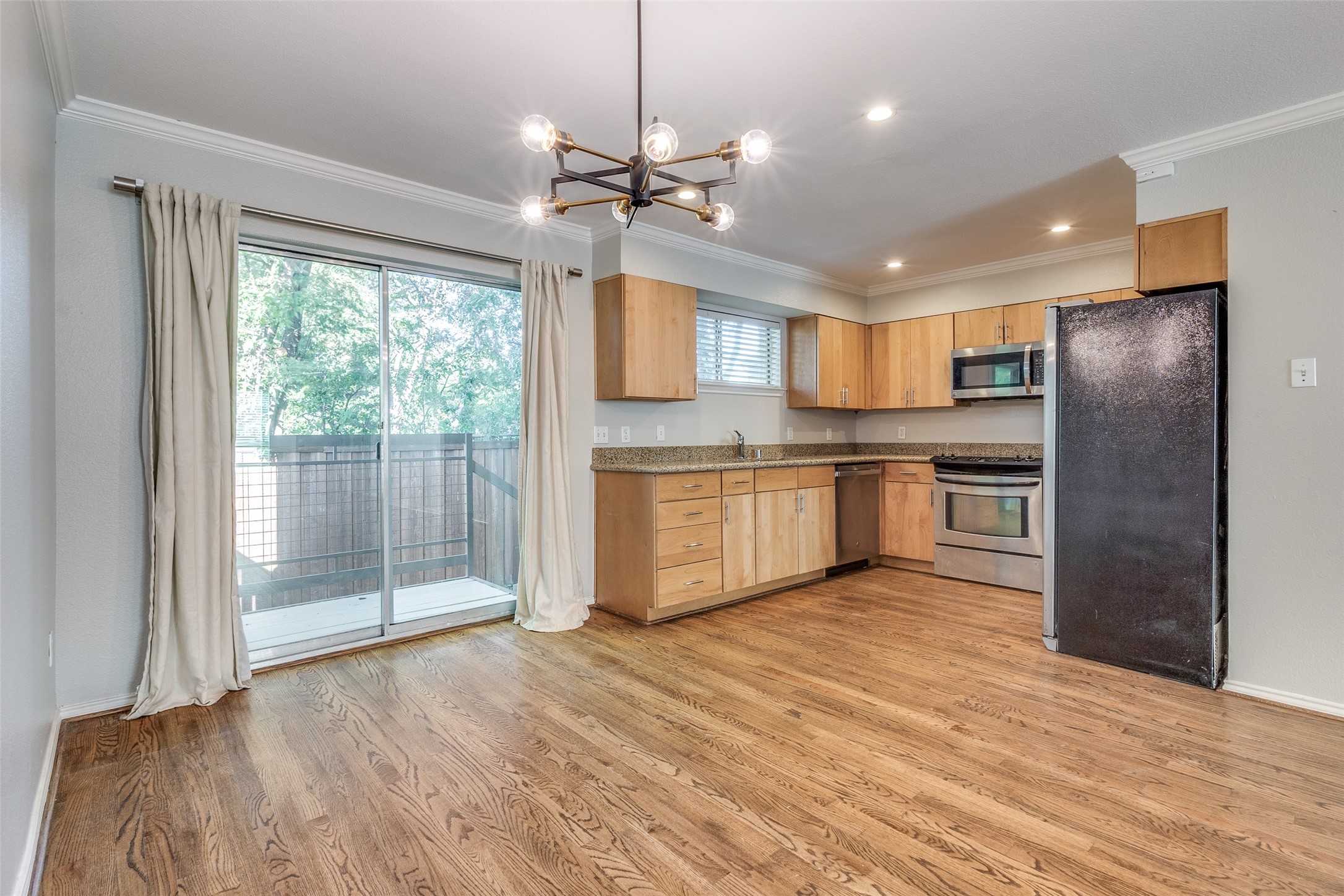 4616 W Lovers Lane 121