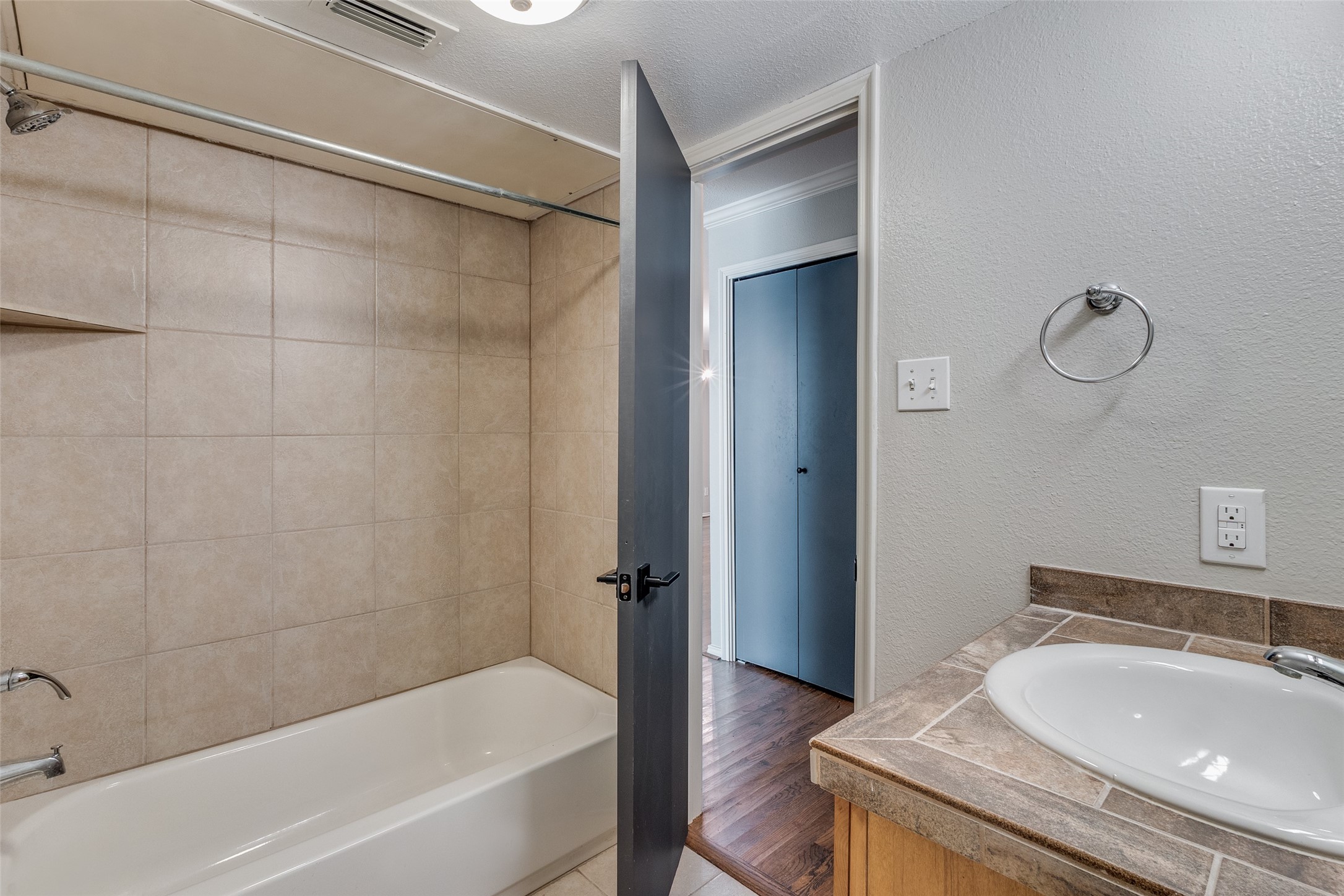 4616 W Lovers Lane 121