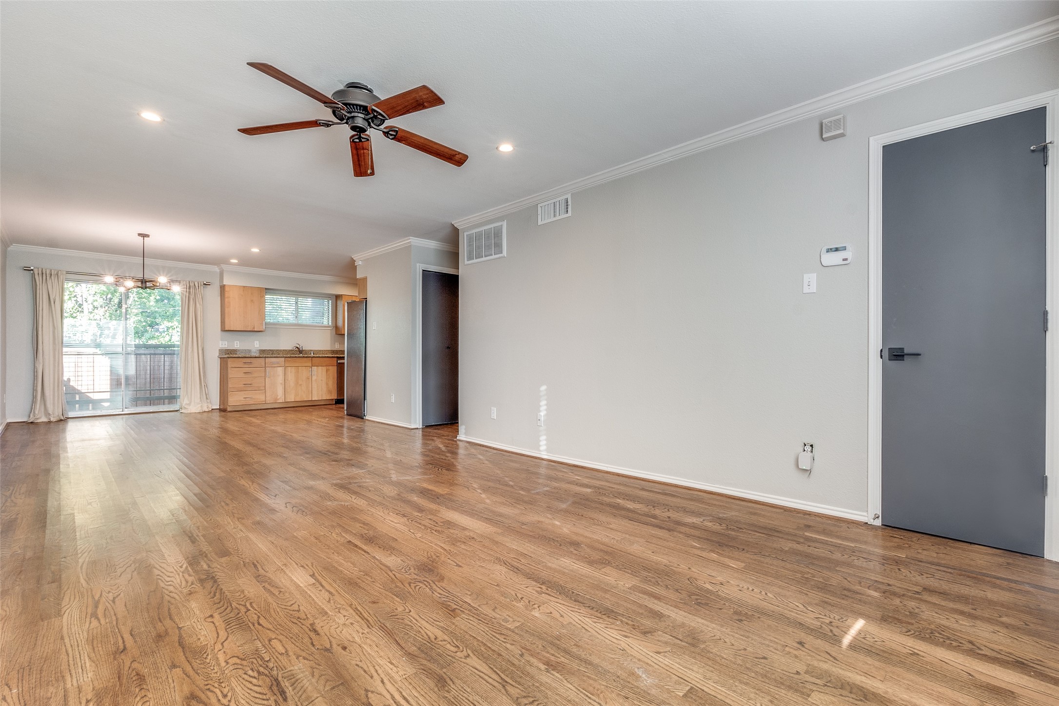 4616 W Lovers Lane 121